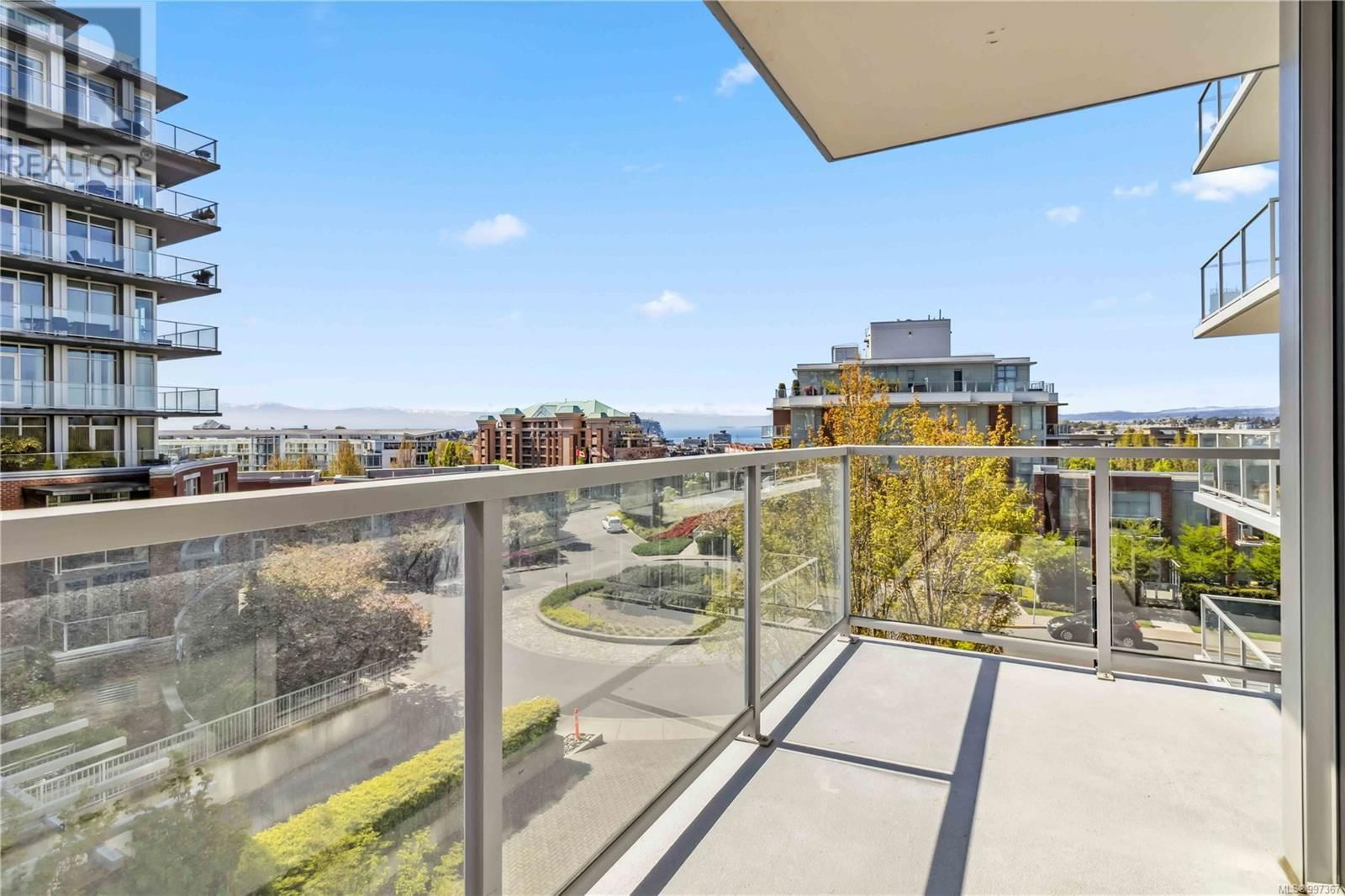 401 - 83 SAGHALIE ROAD Image 32