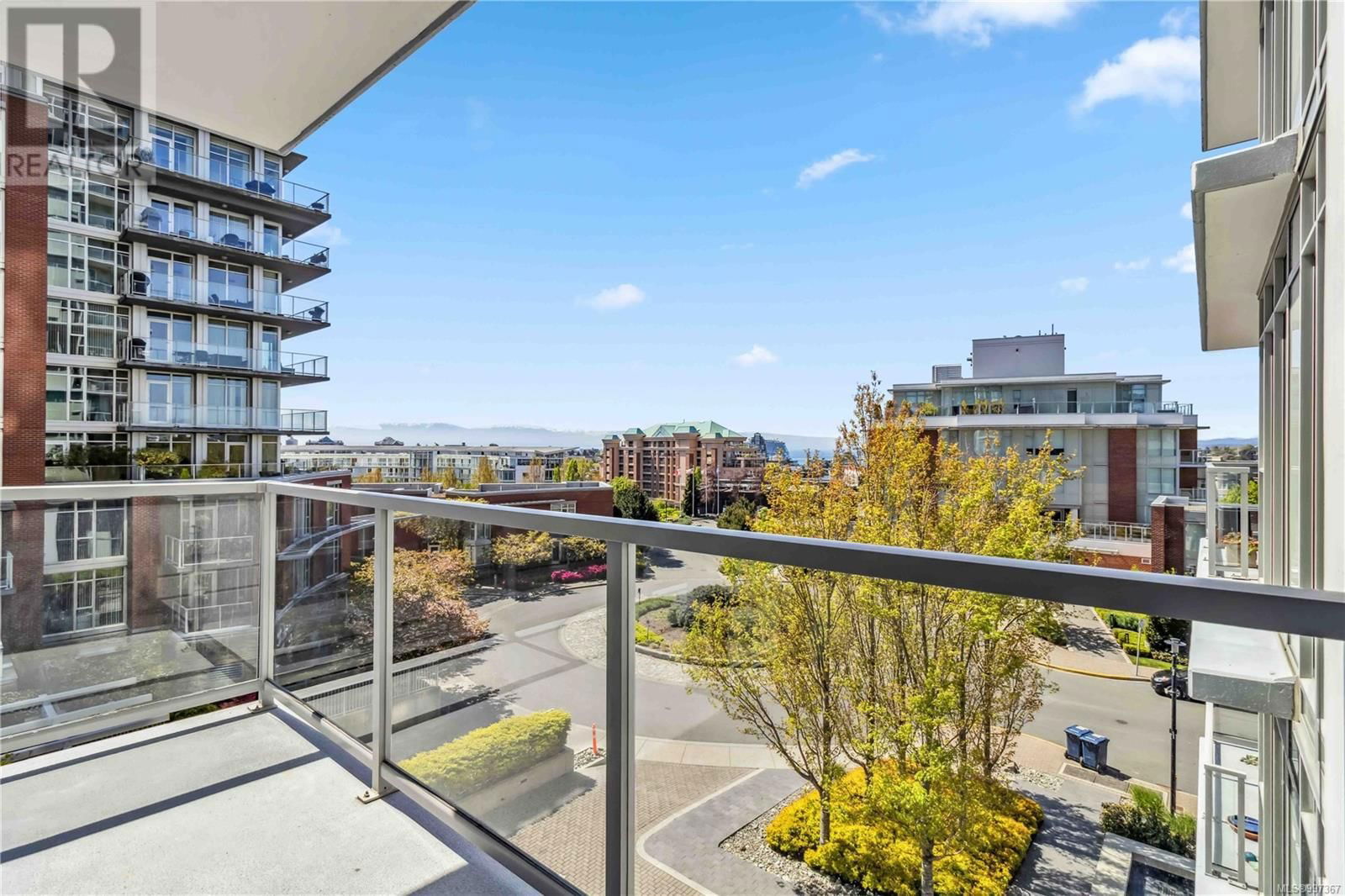 401 - 83 SAGHALIE ROAD Image 33