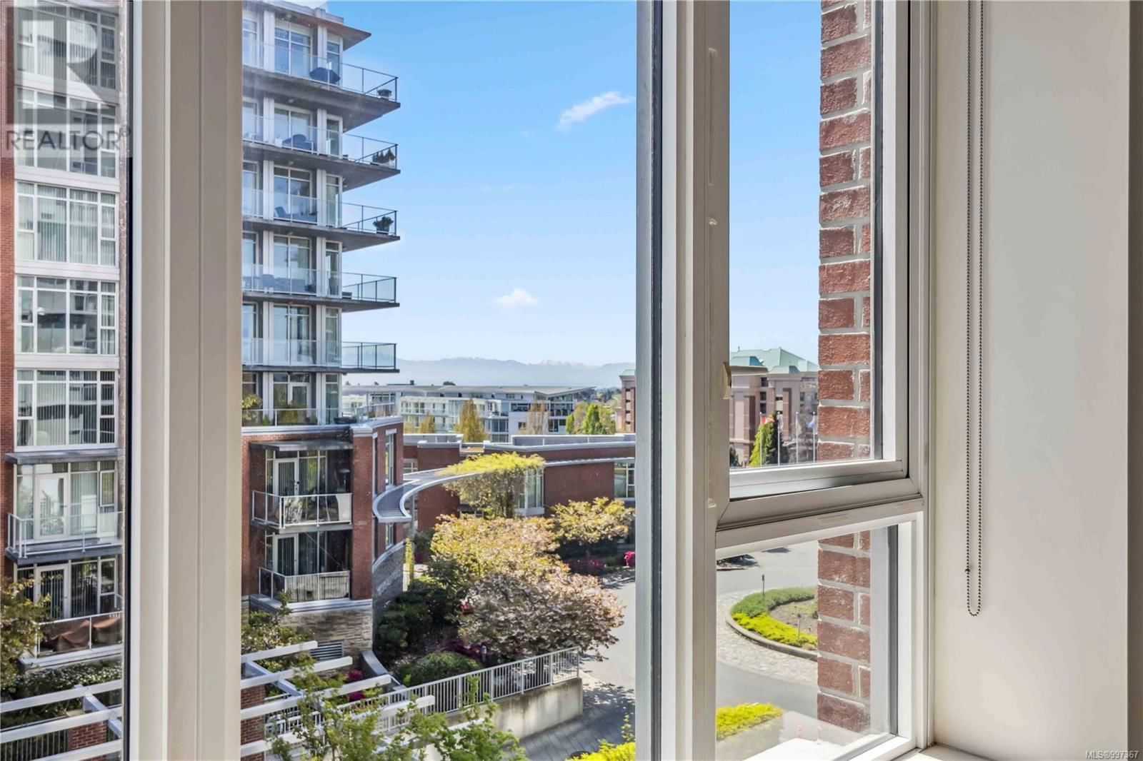401 - 83 SAGHALIE ROAD Image 36