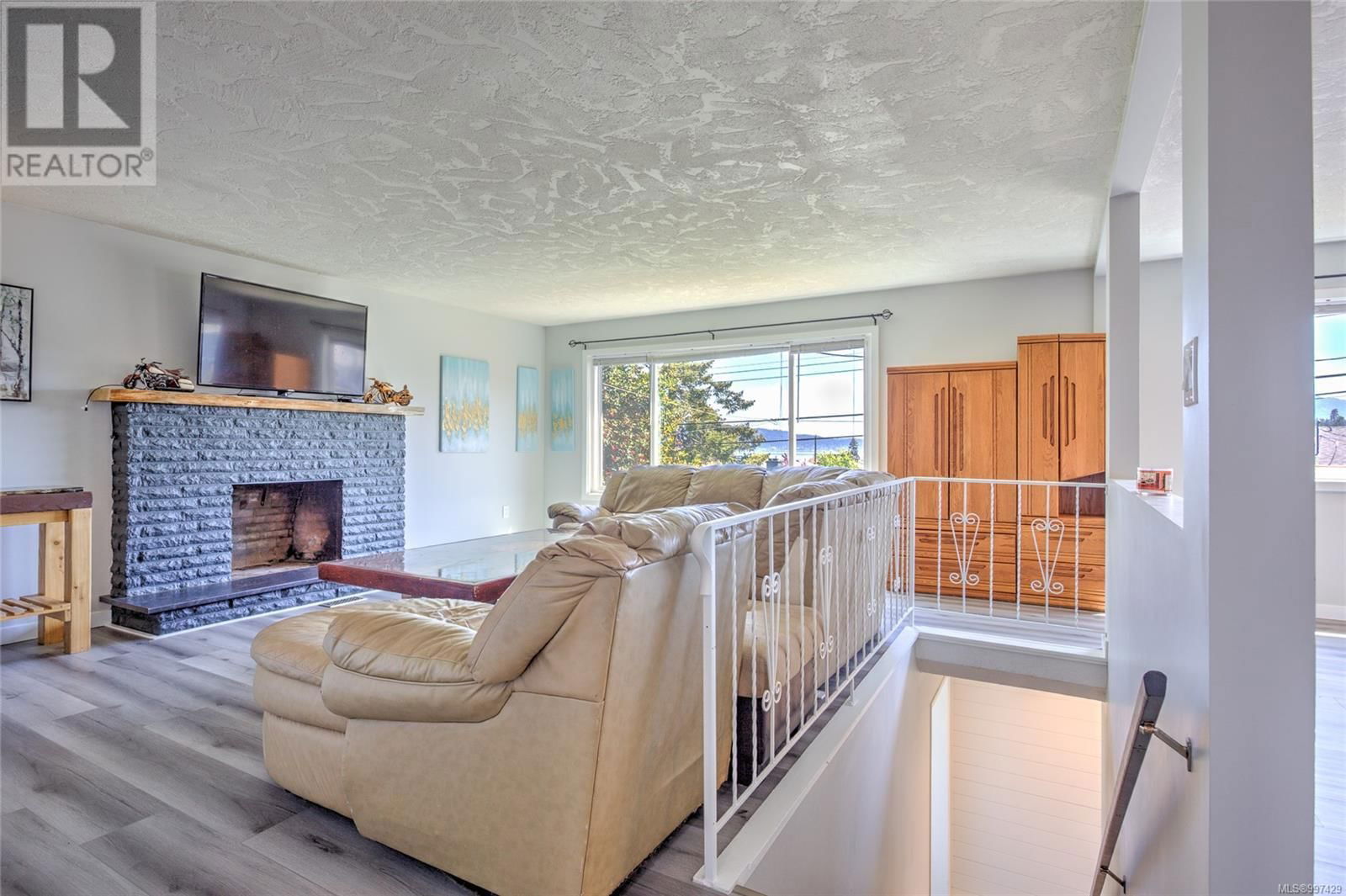 8054 BERTHA STREET Image 16