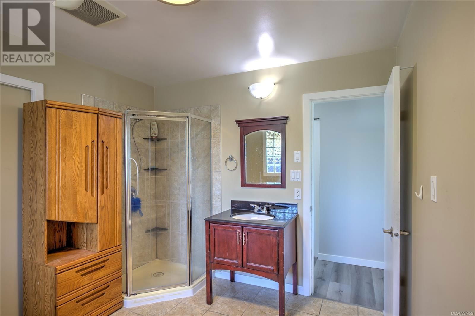 8054 BERTHA STREET Image 18