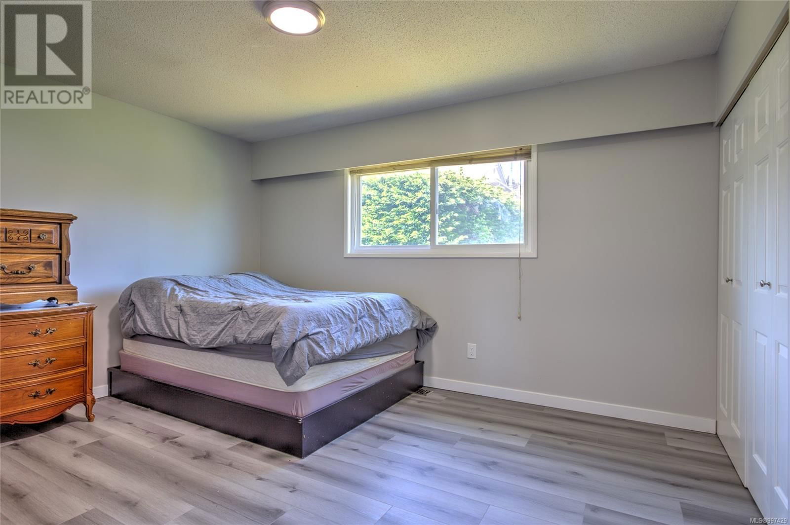 8054 BERTHA STREET Image 21