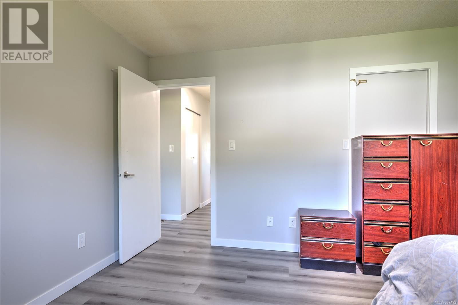 8054 BERTHA STREET Image 22