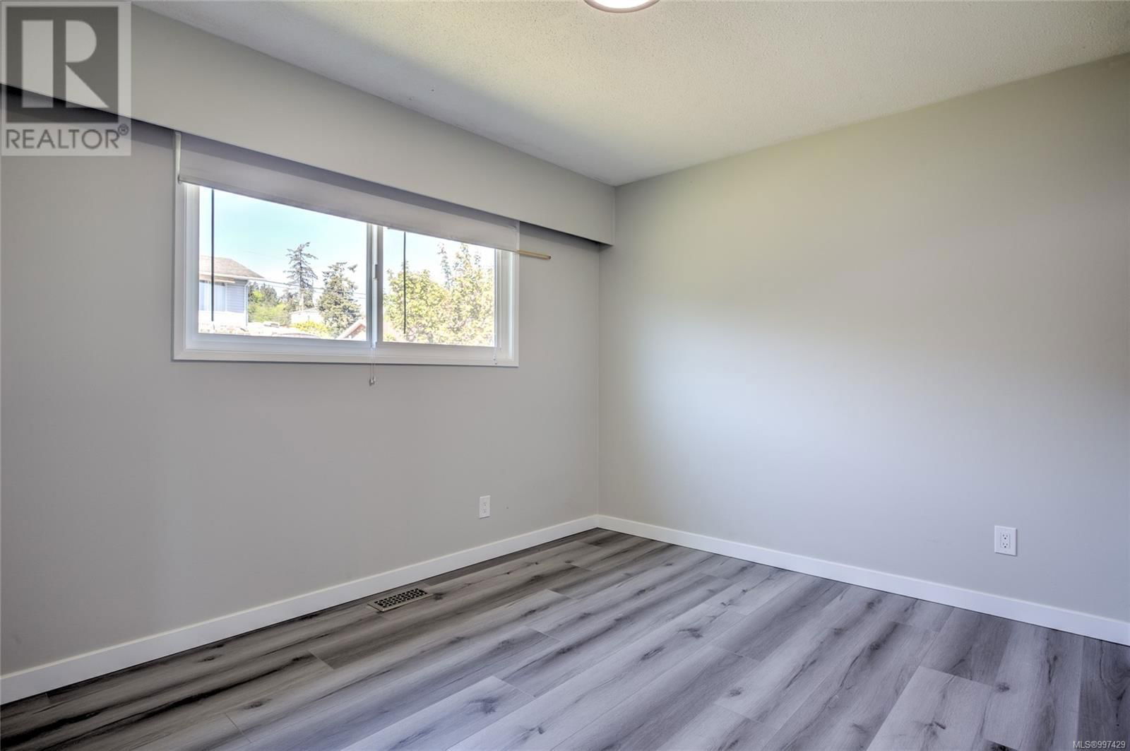 8054 BERTHA STREET Image 25