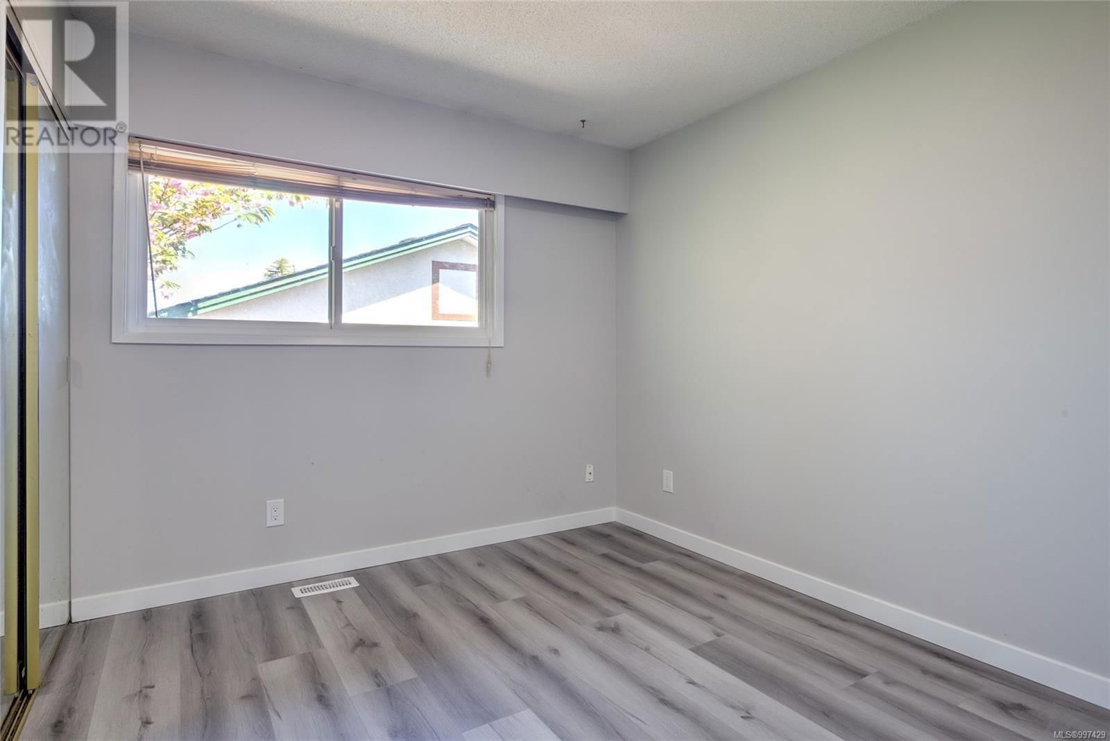 8054 BERTHA STREET Image 27