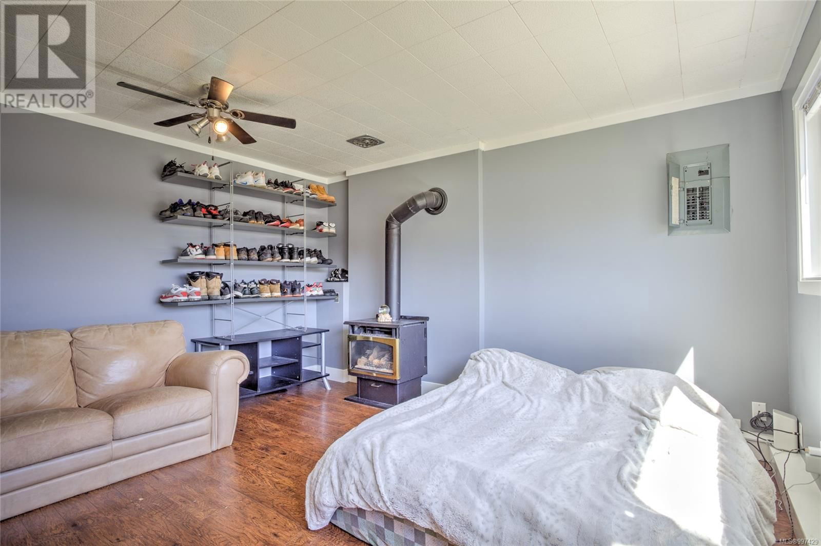 8054 BERTHA STREET Image 33