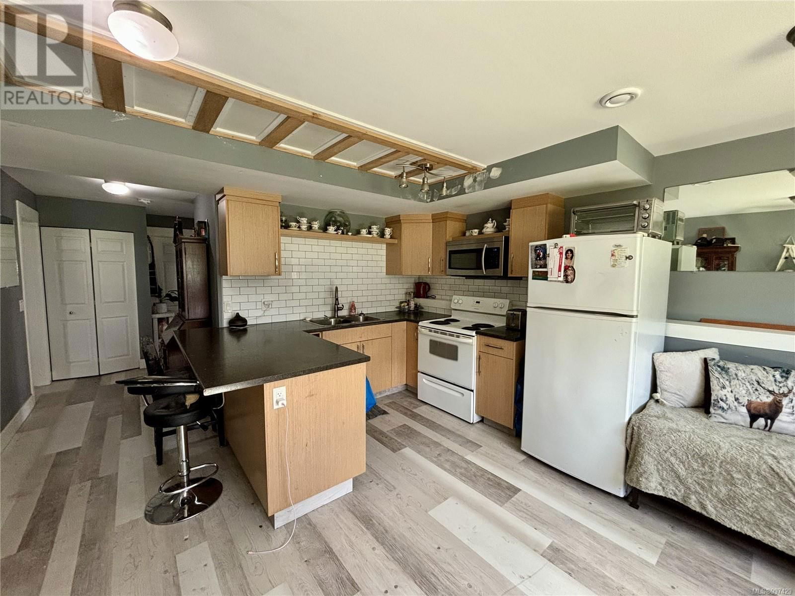 8054 BERTHA STREET Image 35