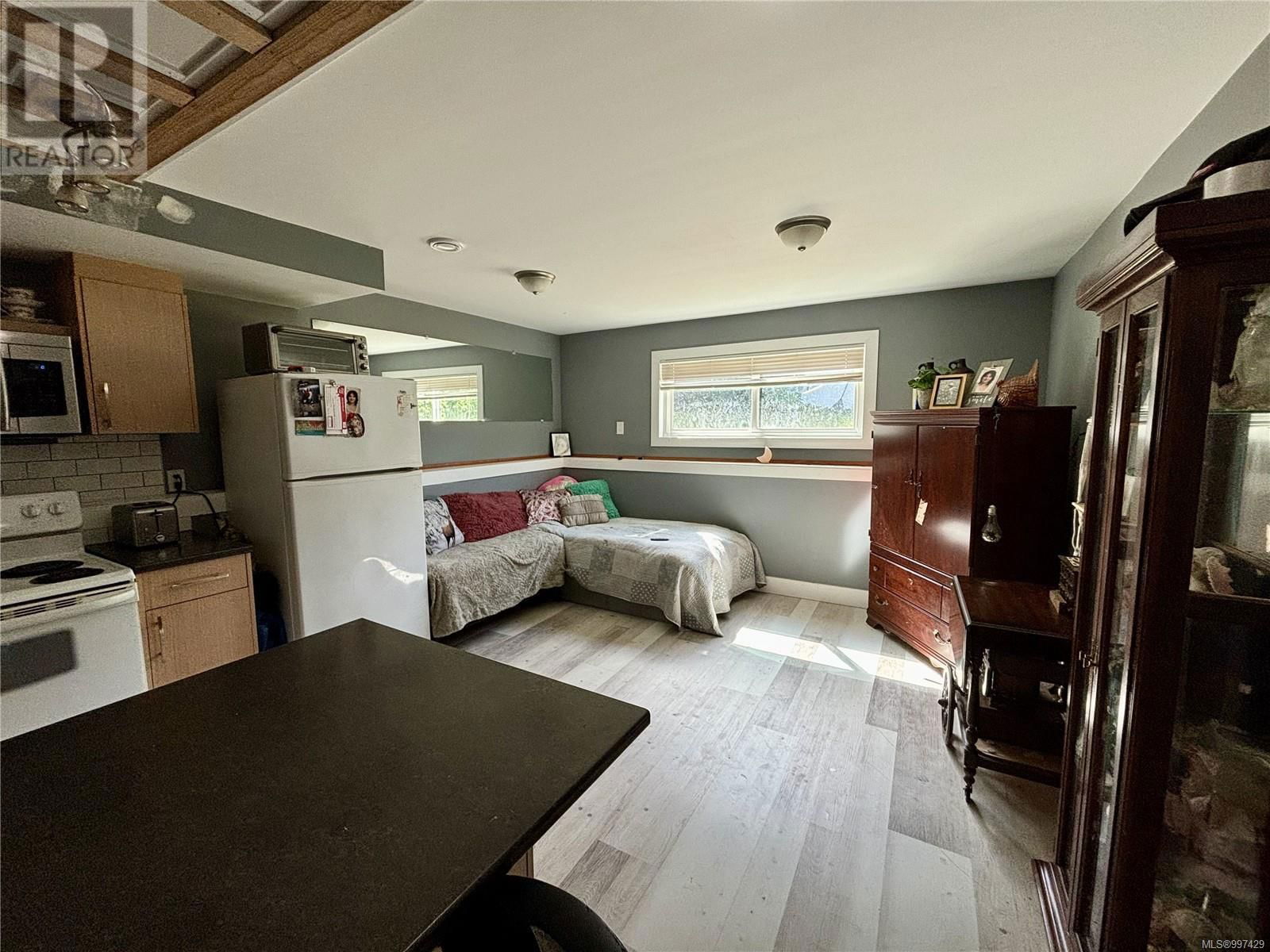 8054 BERTHA STREET Image 38