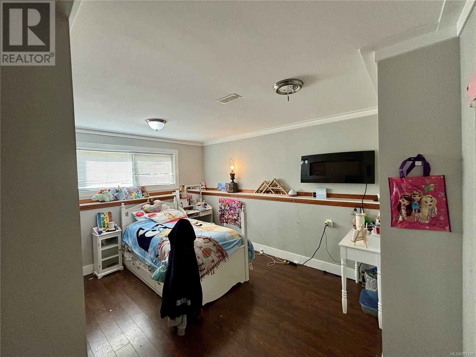 8054 BERTHA STREET Image 39