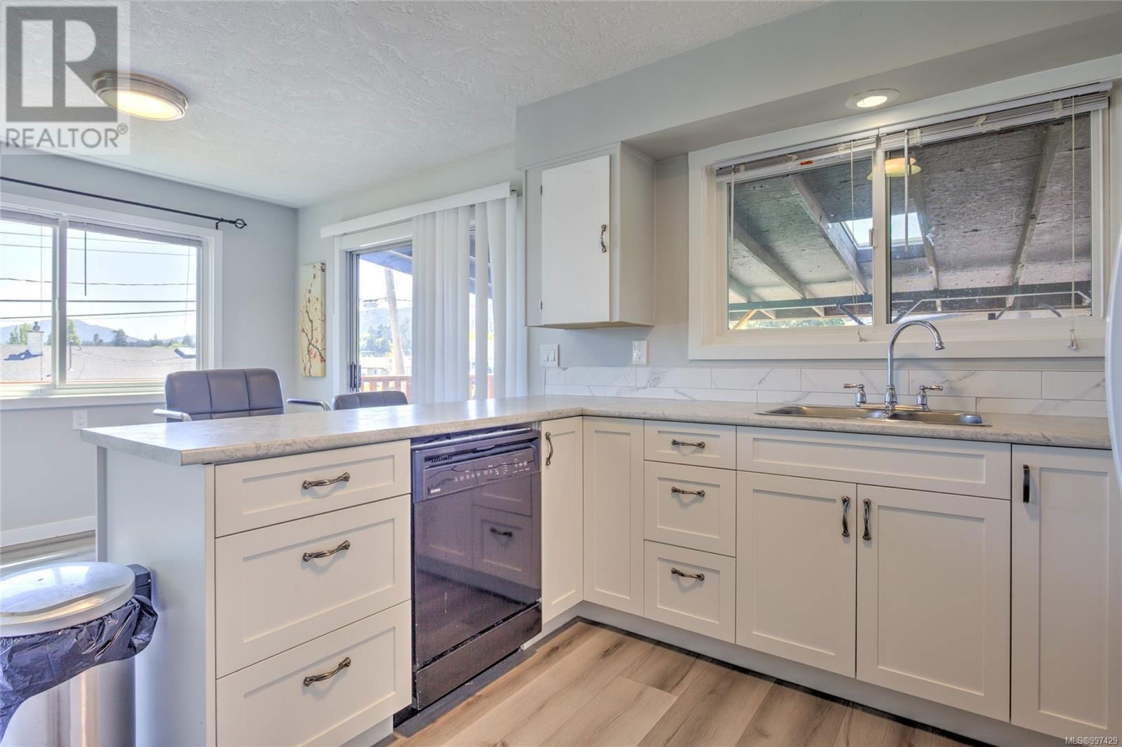 8054 BERTHA STREET Image 4