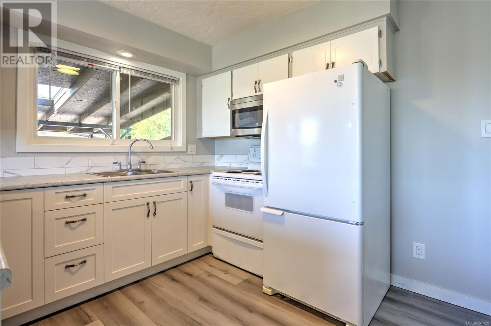 8054 BERTHA STREET Image 5