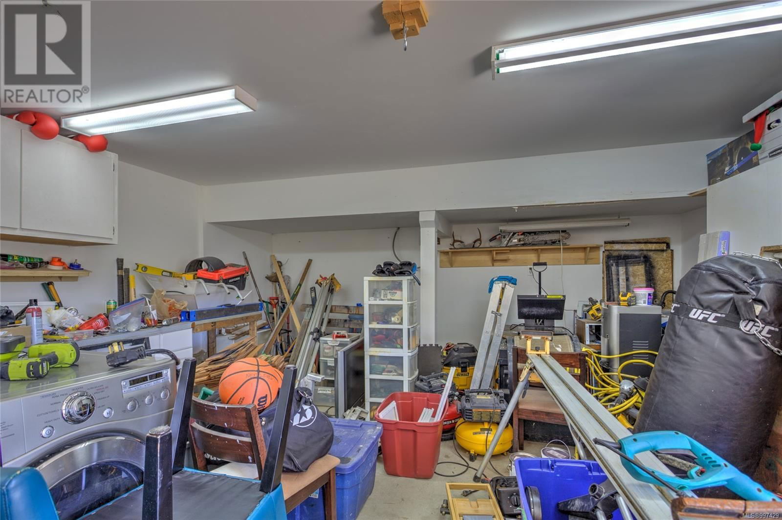 8054 BERTHA STREET Image 54