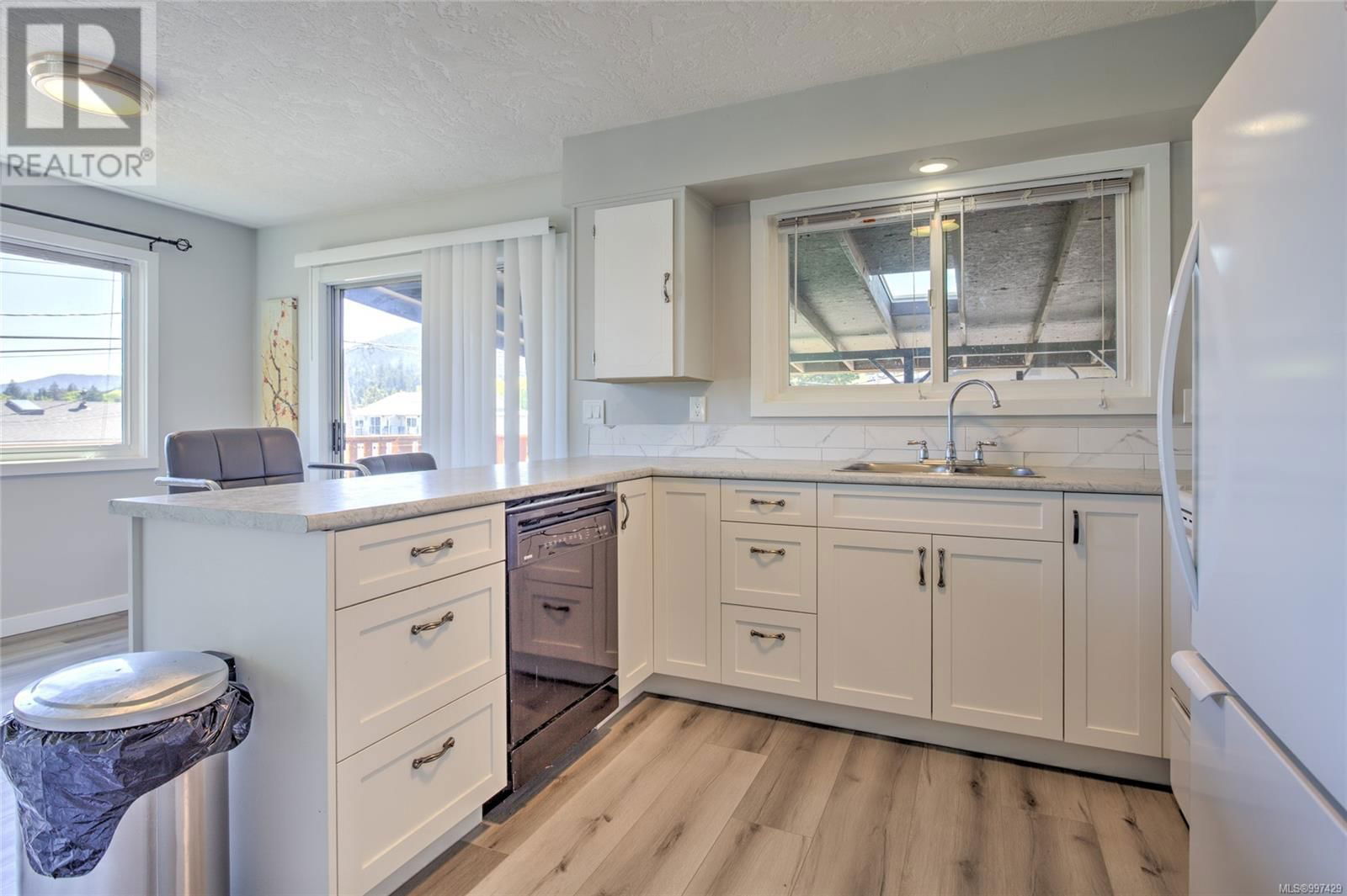 8054 BERTHA STREET Image 6