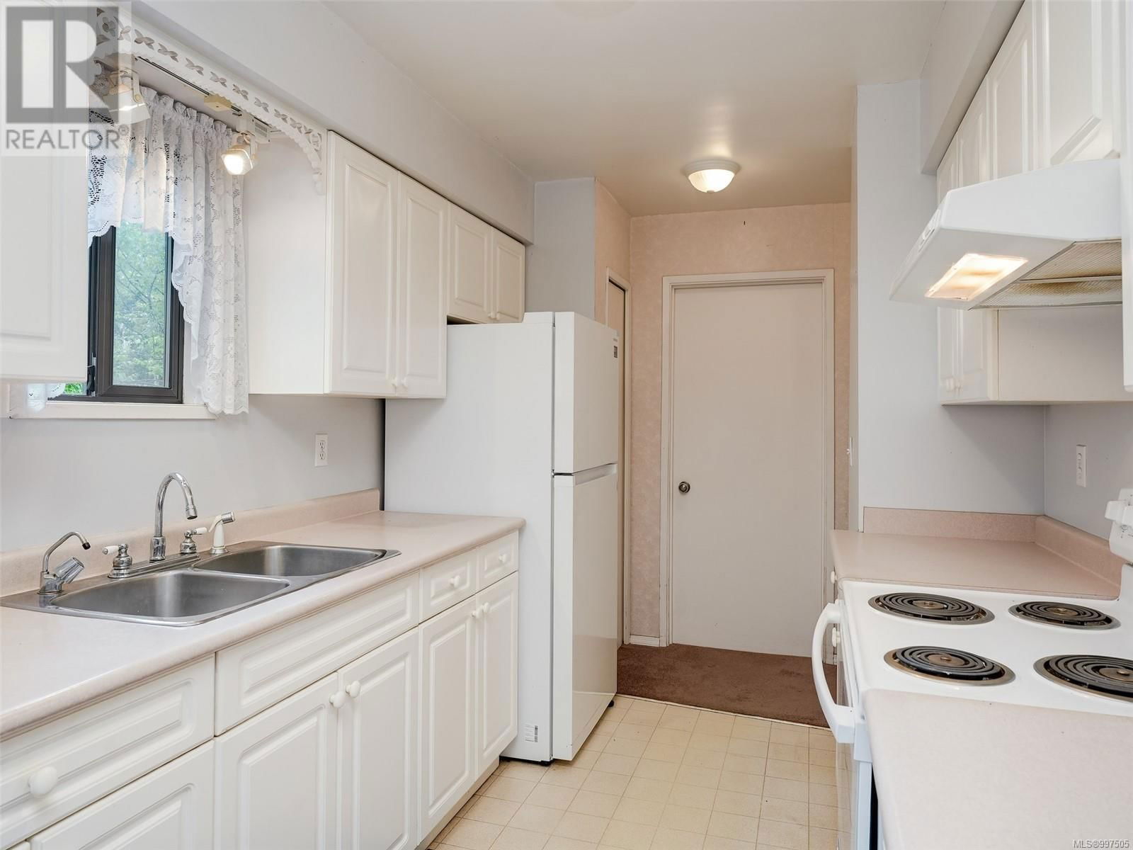 595B RIDLEY DRIVE Image 6