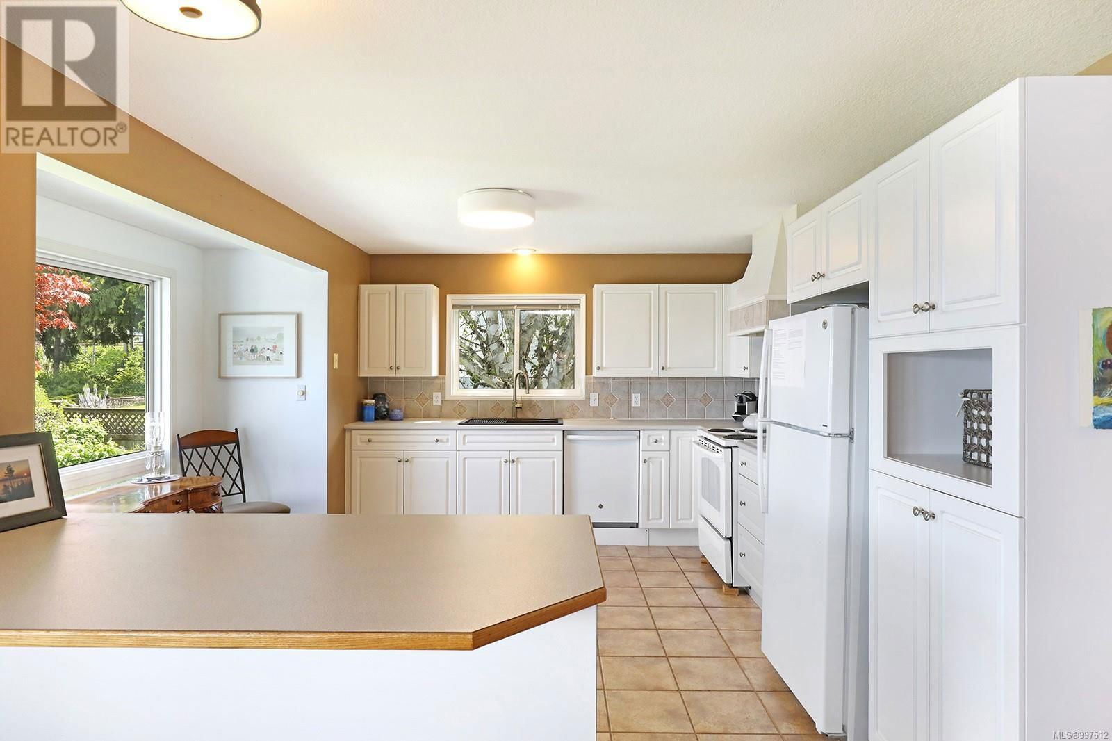 5037 SEAVIEW DRIVE Image 17