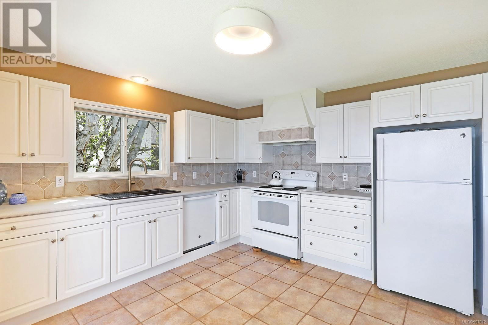 5037 SEAVIEW DRIVE Image 18