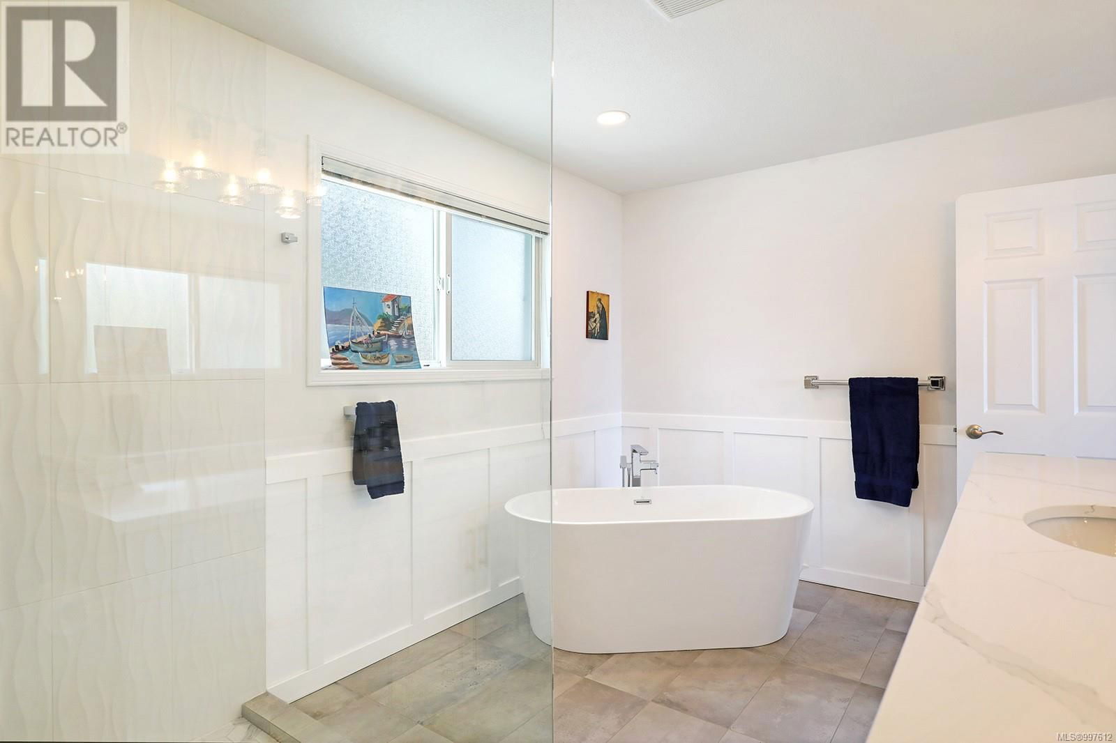 5037 SEAVIEW DRIVE Image 24