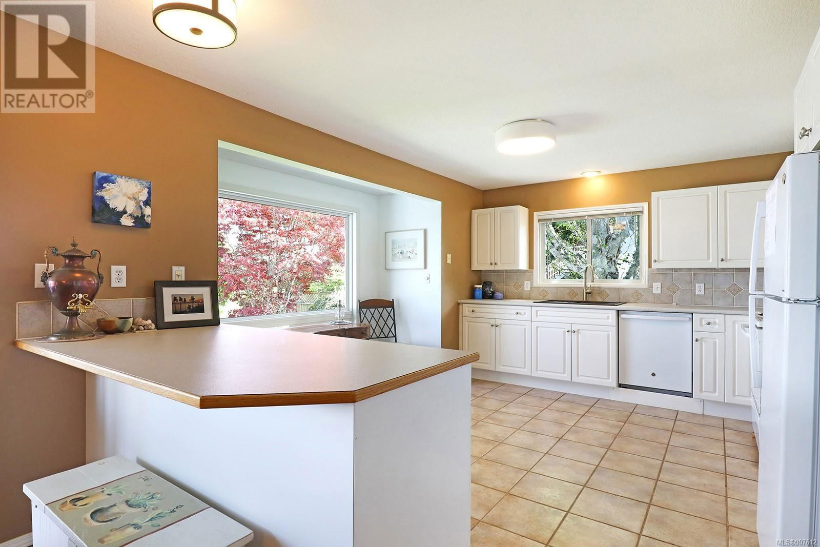 5037 SEAVIEW DRIVE Image 5