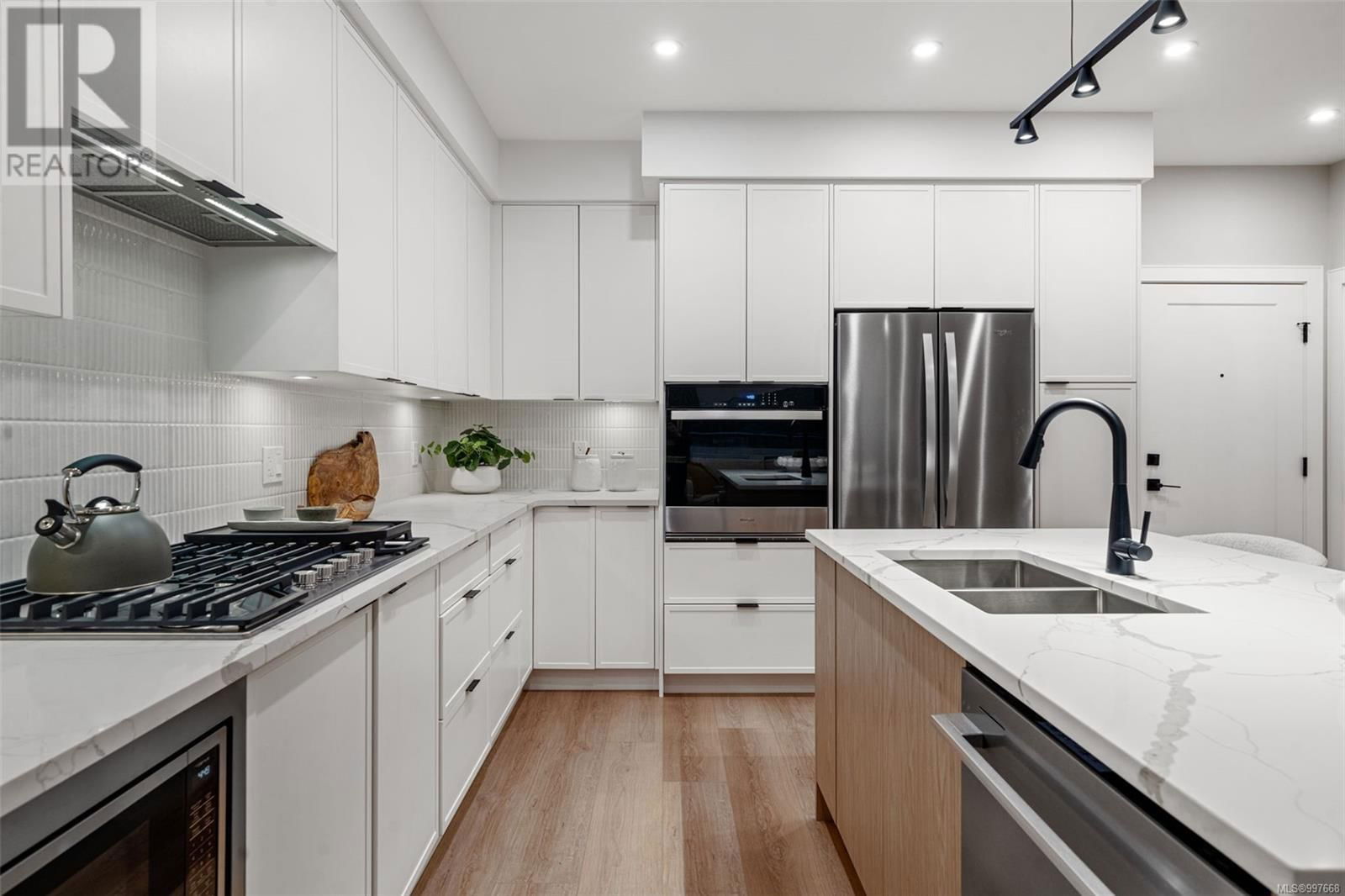 205 - 1810 SELENITE PLACE Image 3