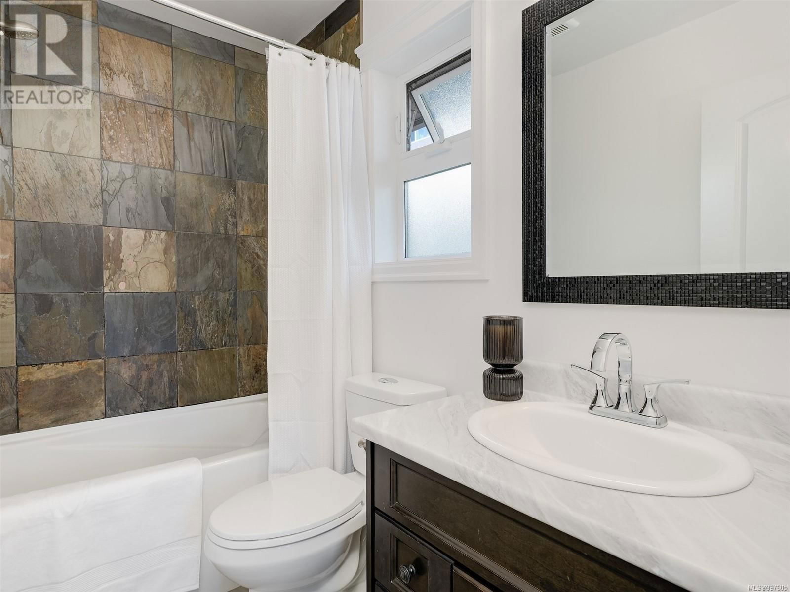 896 DELLWOOD ROAD Image 17