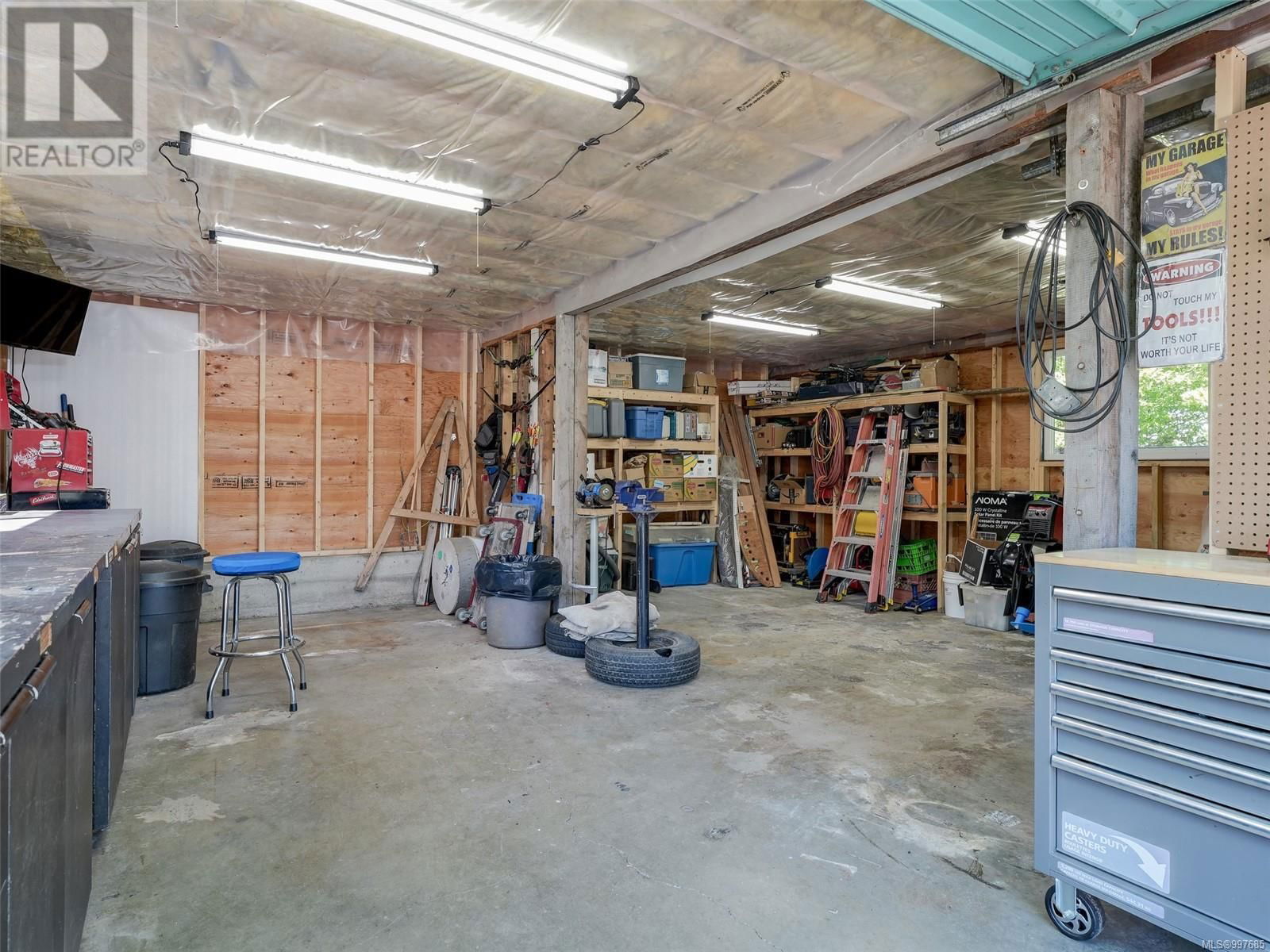 896 DELLWOOD ROAD Image 27