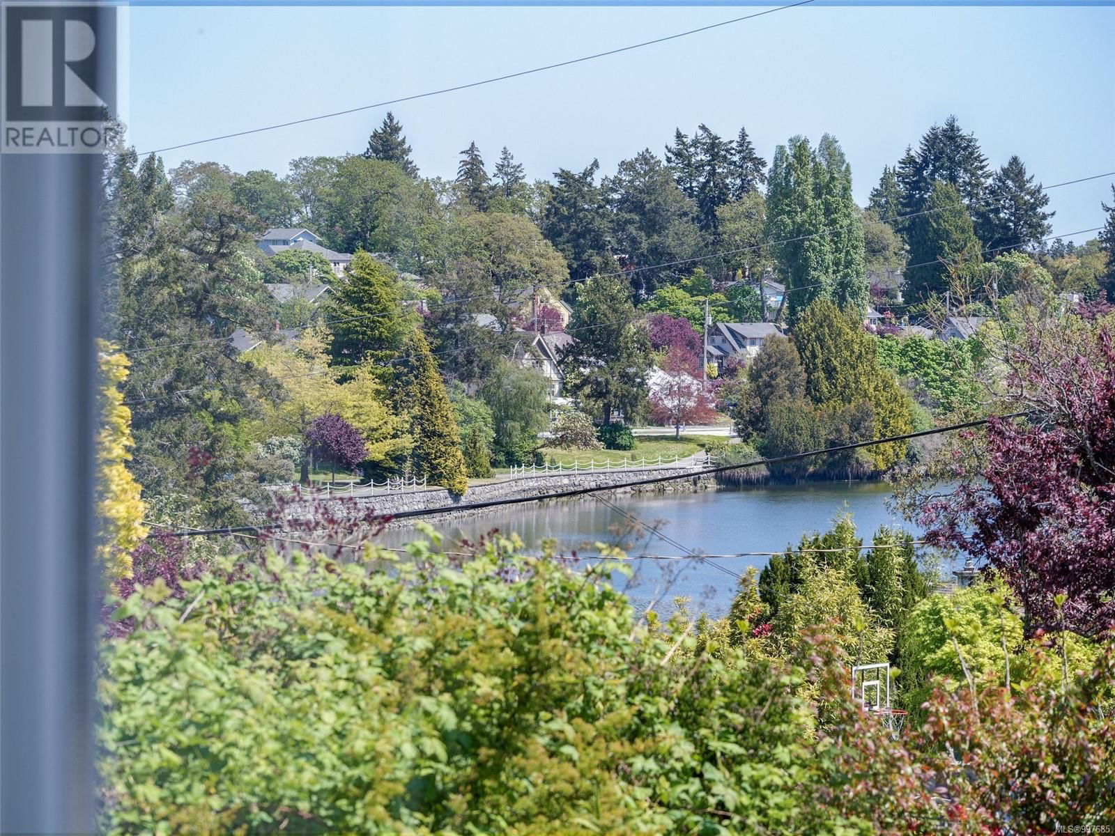 896 DELLWOOD ROAD Image 33