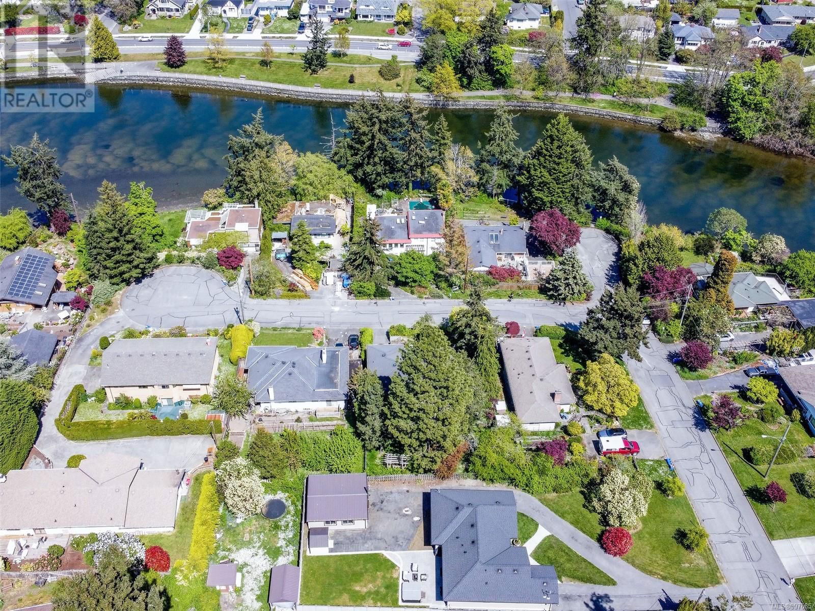 896 DELLWOOD ROAD Image 36