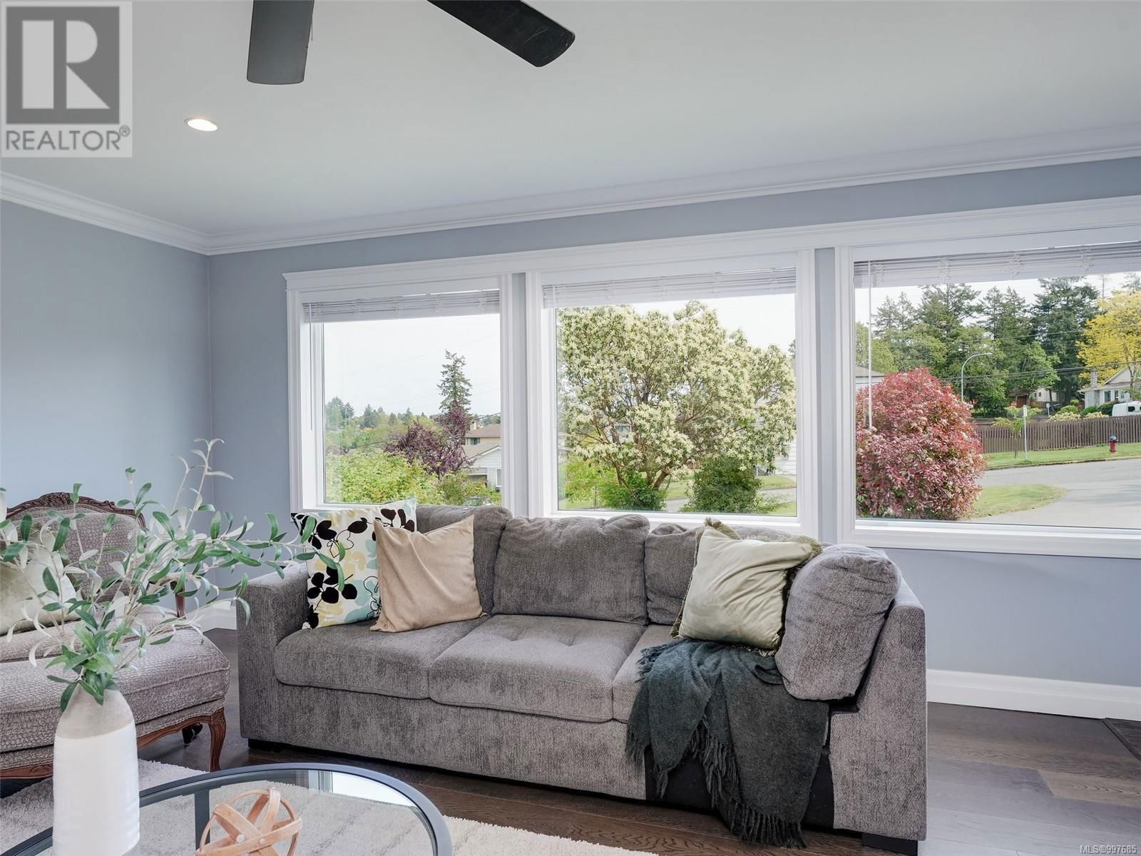 896 DELLWOOD ROAD Image 5