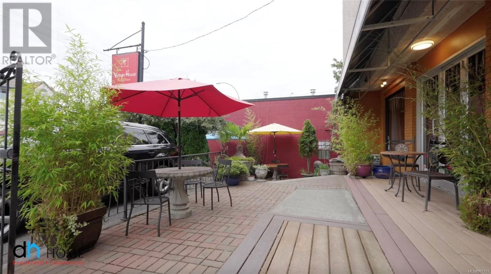 3189 QUADRA STREET Image 15