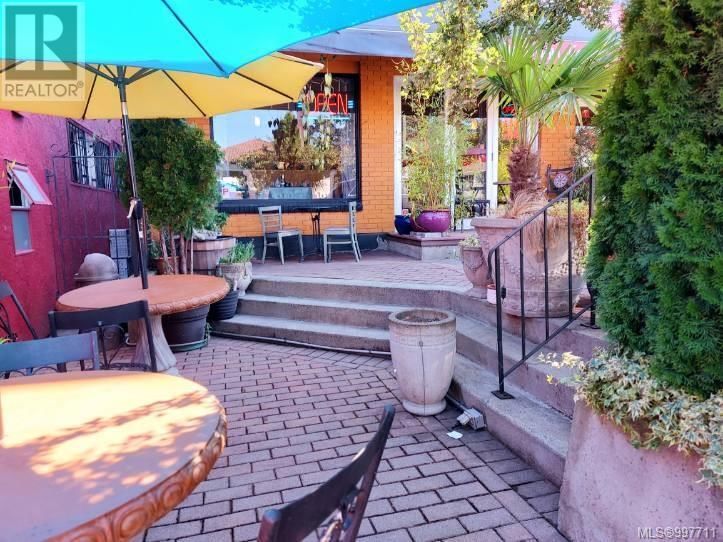 3189 QUADRA STREET Image 16