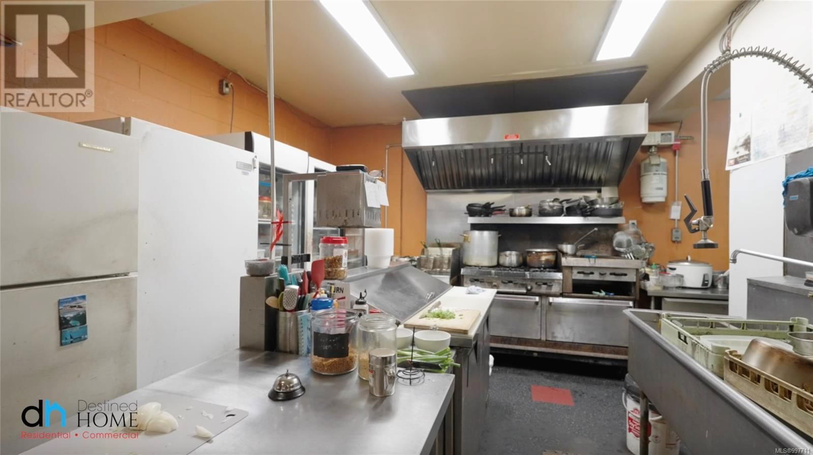 3189 QUADRA STREET Image 3