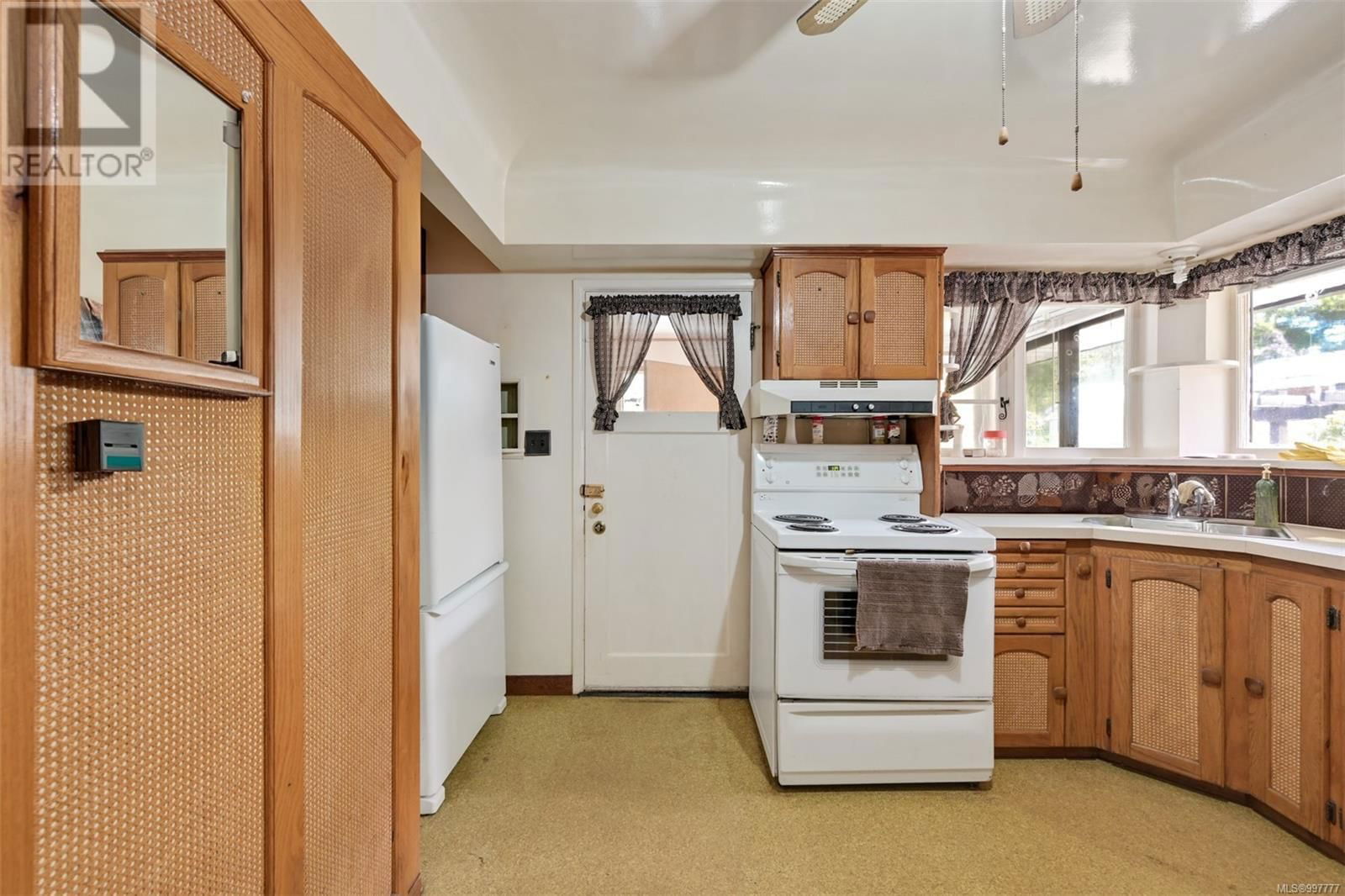 1233 TATTERSALL DRIVE Image 11