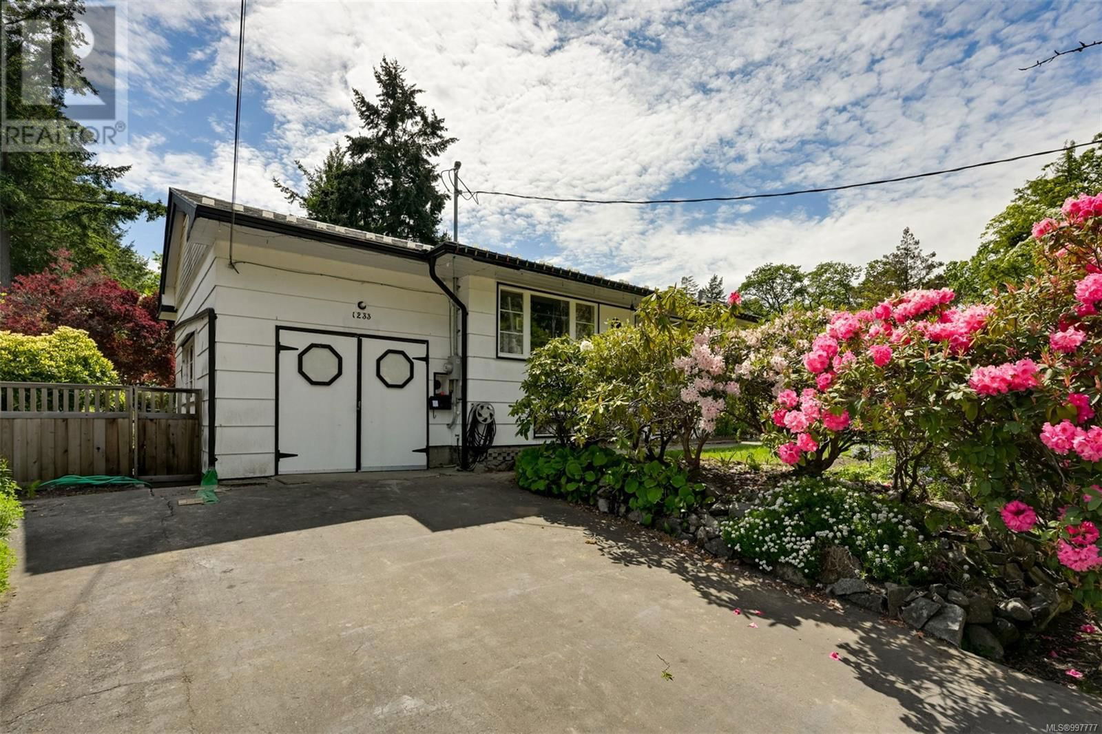 1233 TATTERSALL DRIVE Image 2