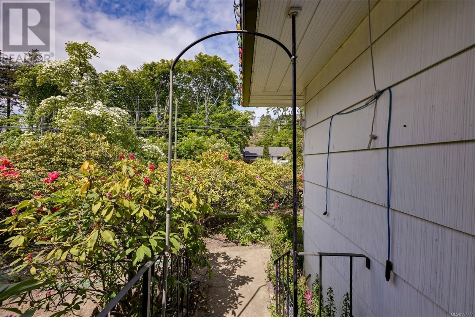 1233 TATTERSALL DRIVE Image 32