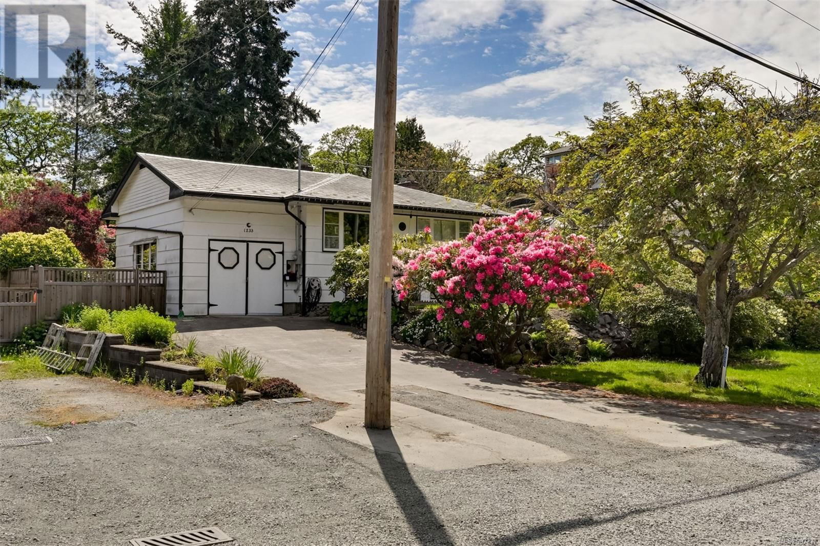 1233 TATTERSALL DRIVE Image 55