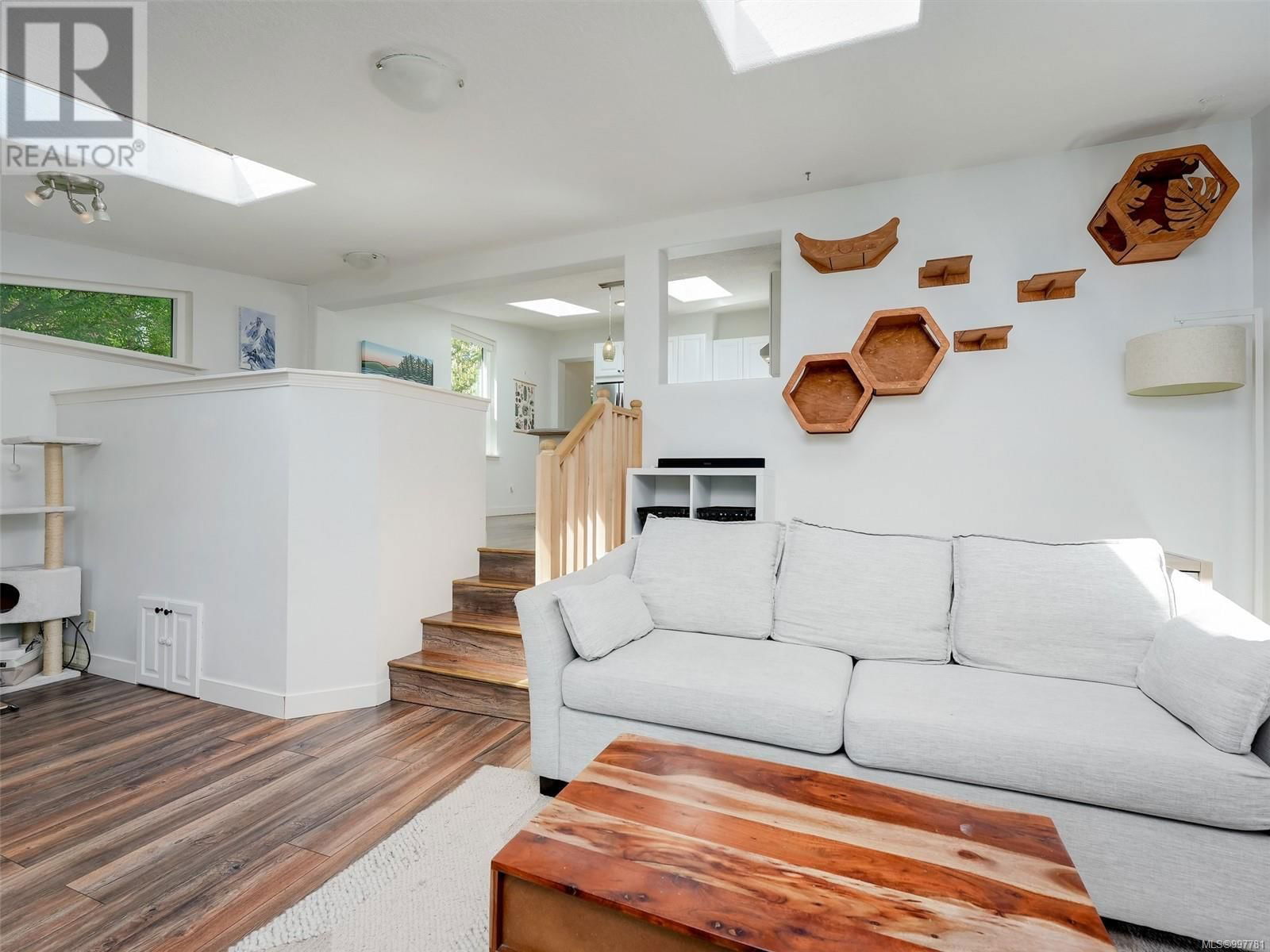 2551 PRIOR STREET Image 10