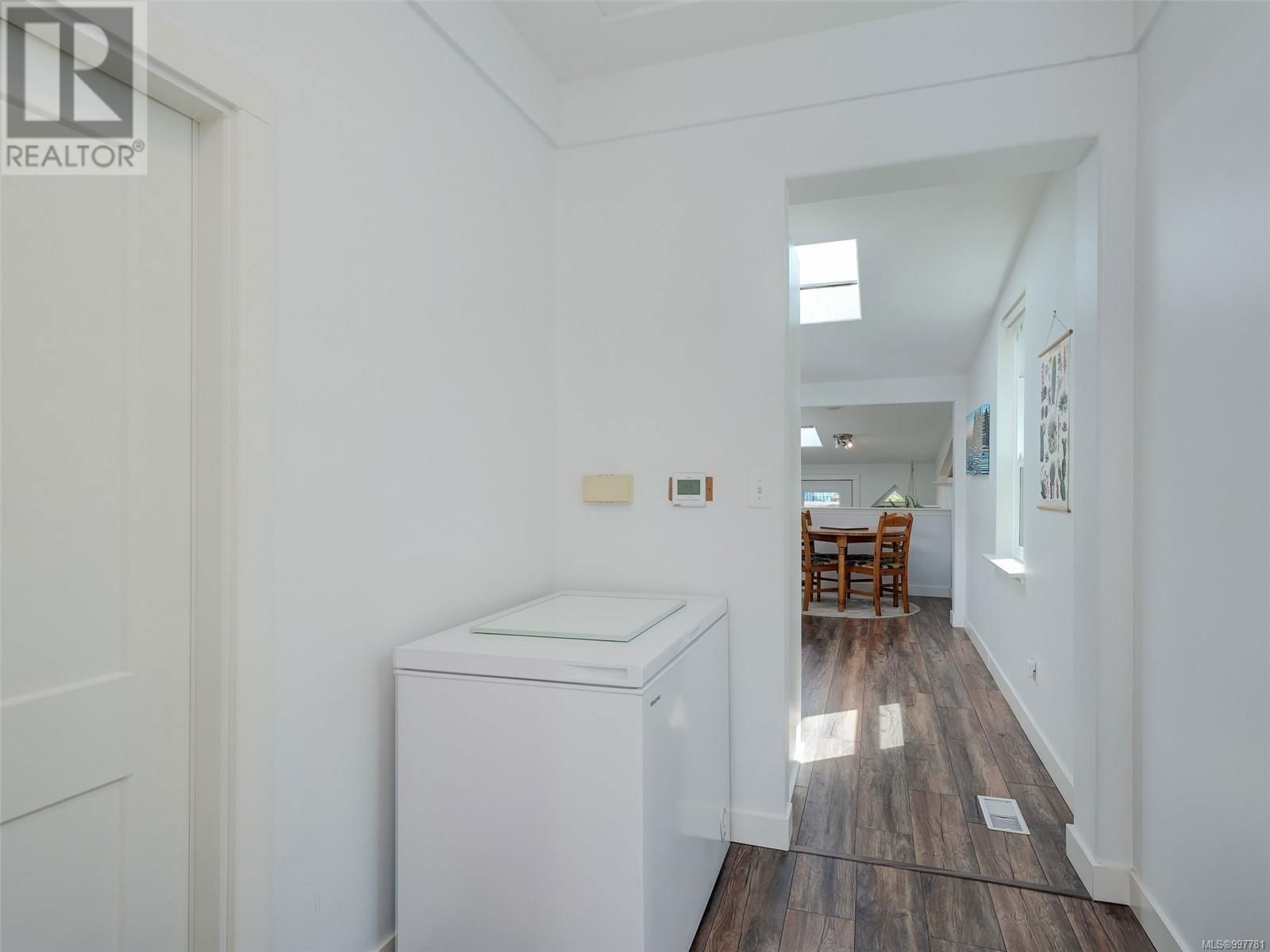 2551 PRIOR STREET Image 19