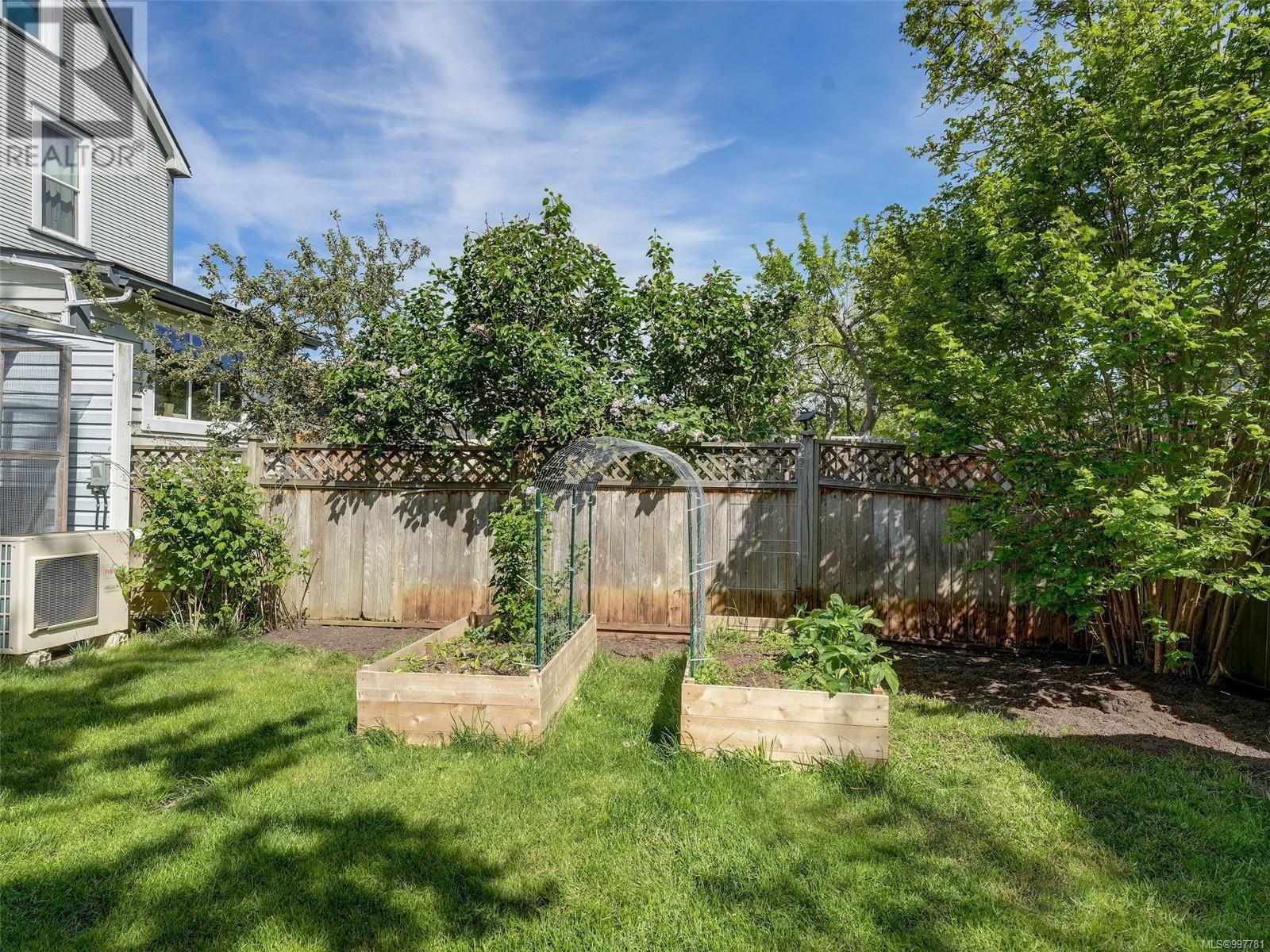 2551 PRIOR STREET Image 2