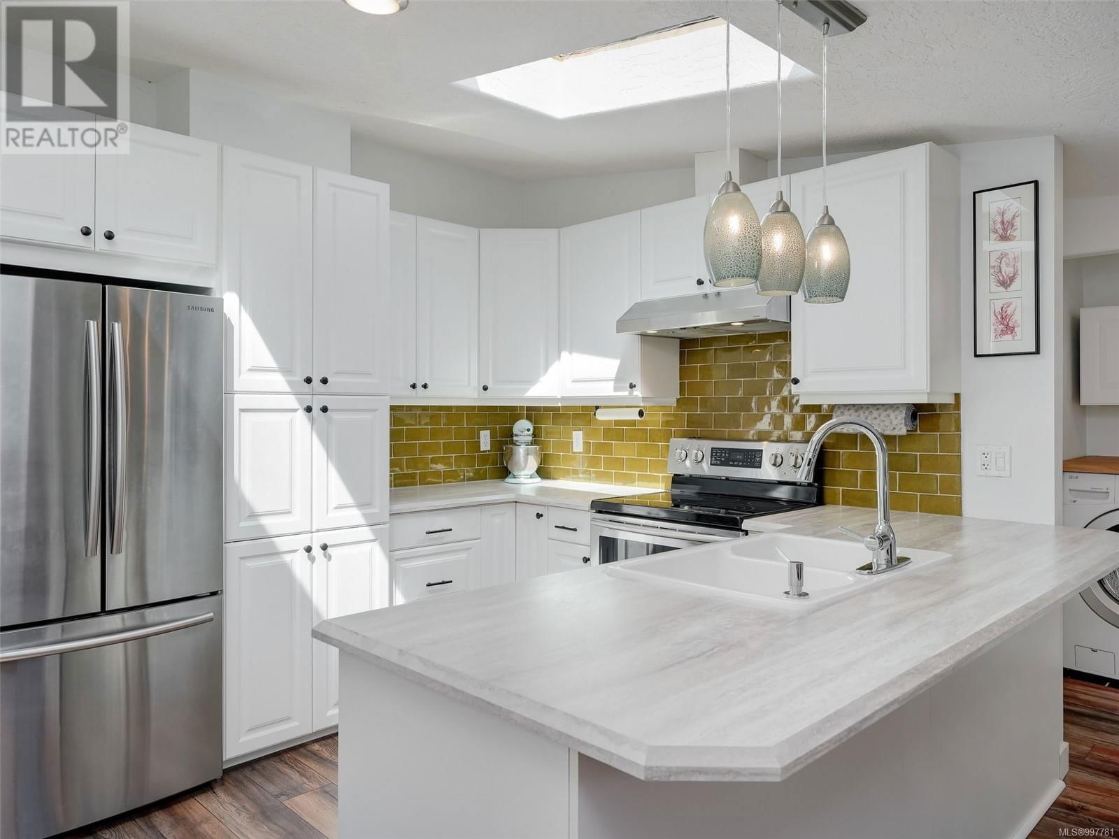 2551 PRIOR STREET Image 3