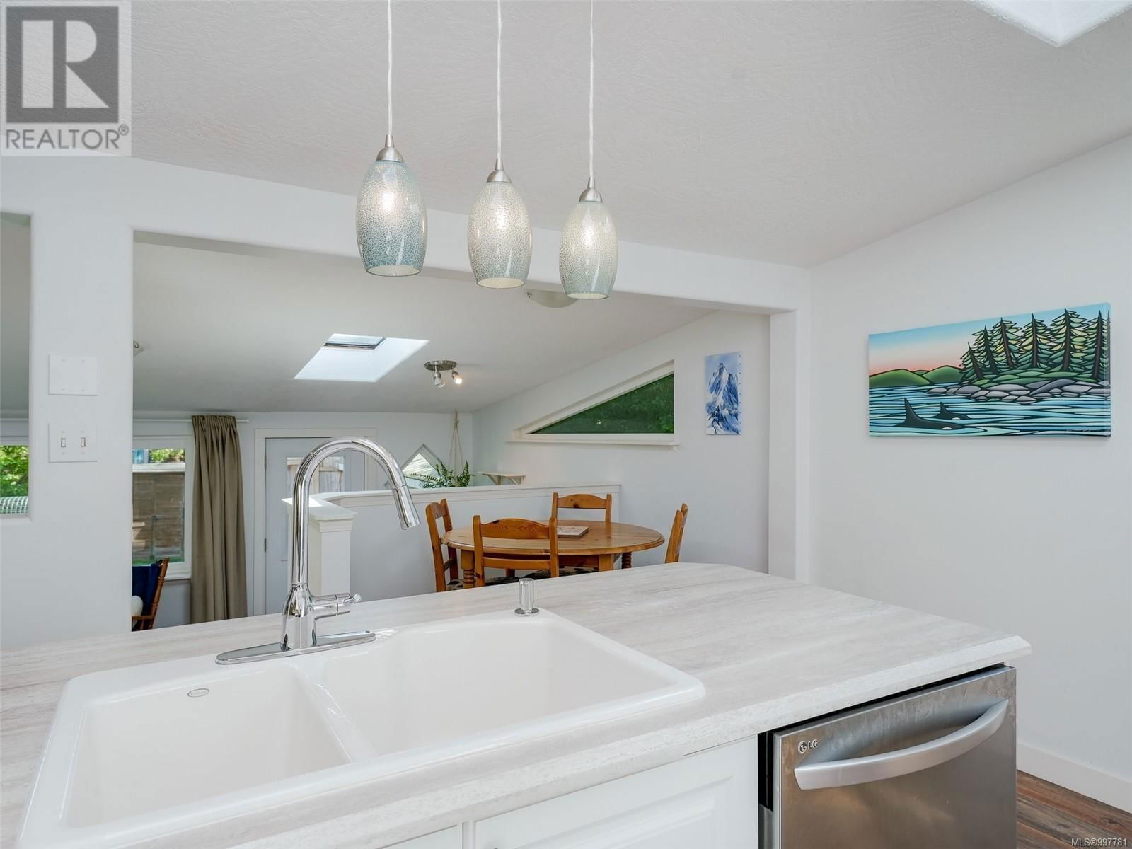 2551 PRIOR STREET Image 5