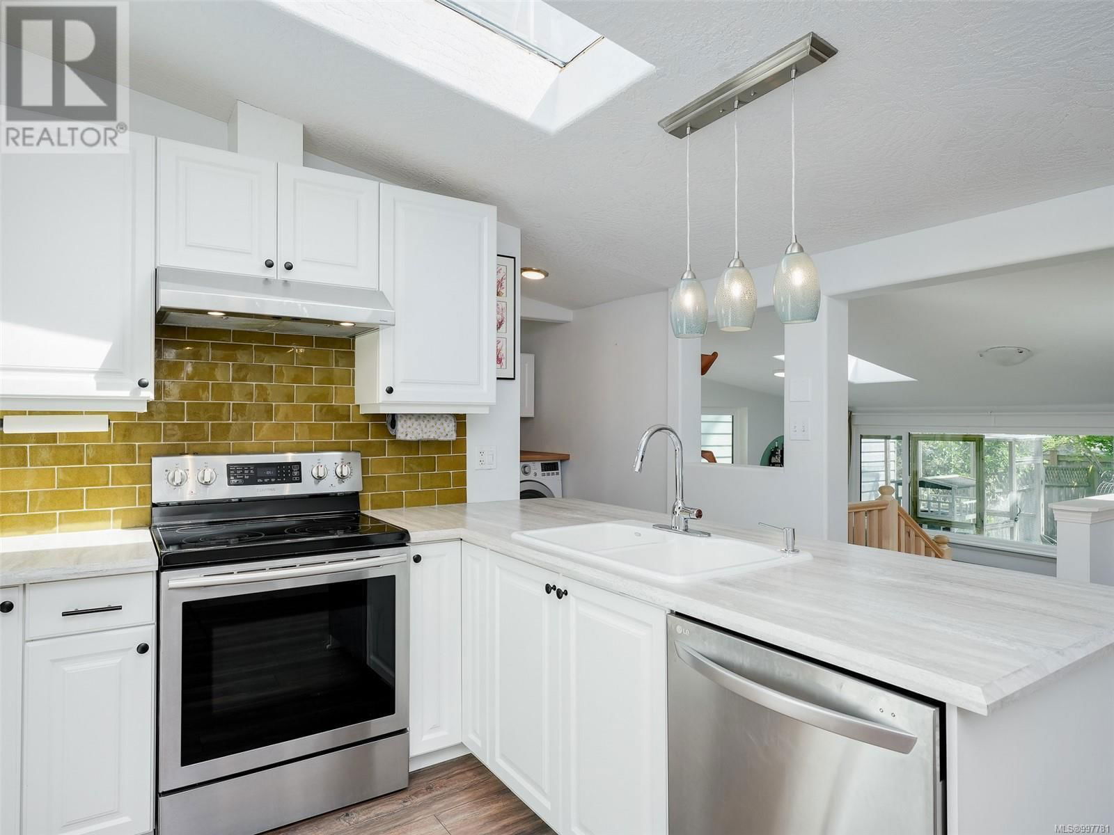 2551 PRIOR STREET Image 6