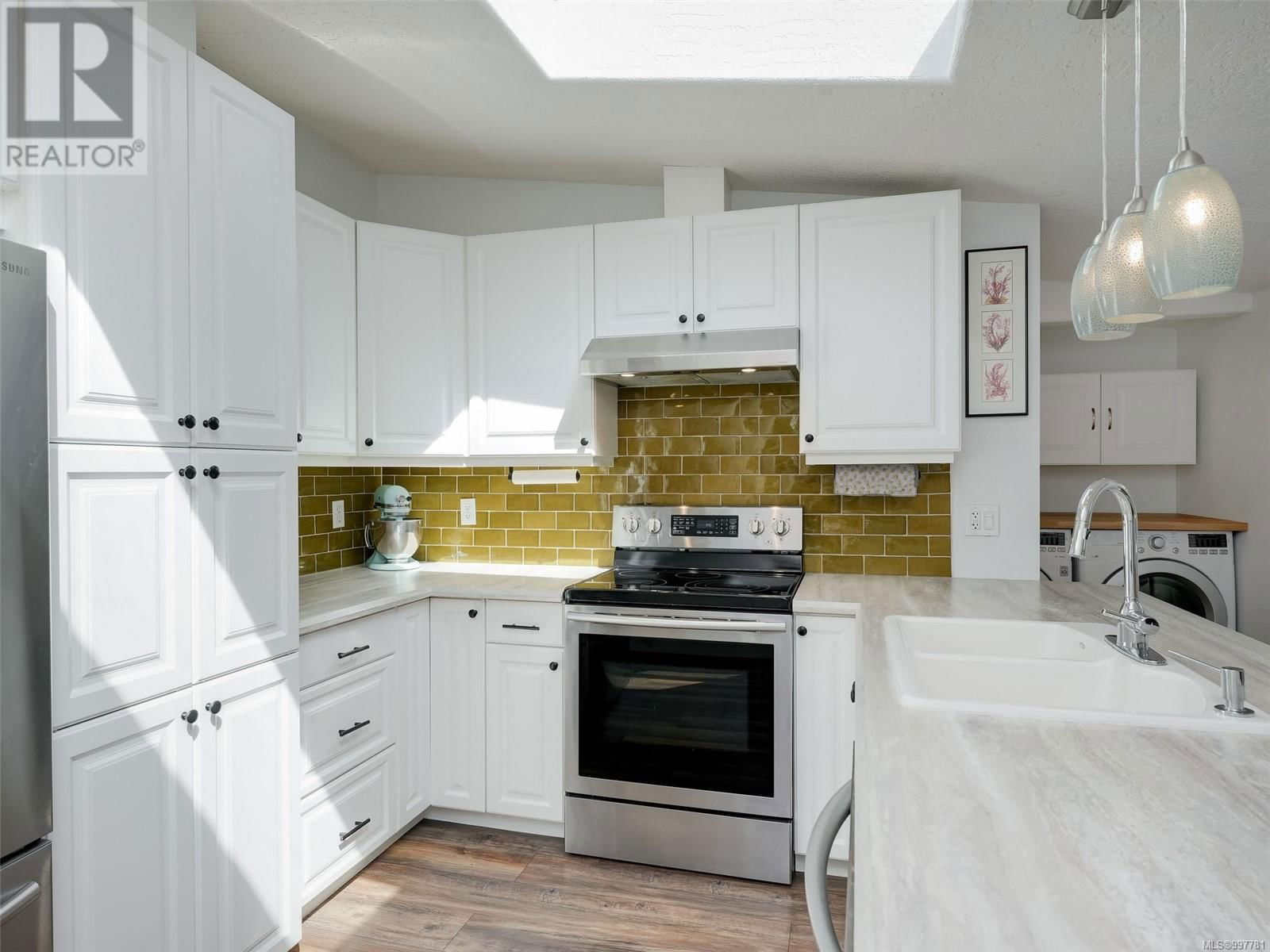 2551 PRIOR STREET Image 7