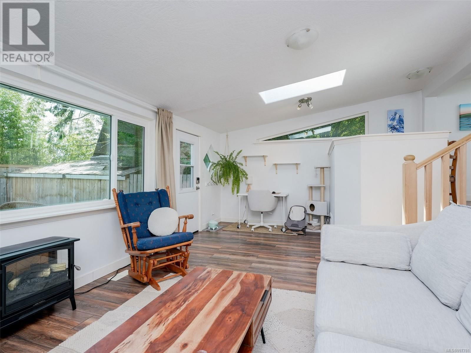 2551 PRIOR STREET Image 8