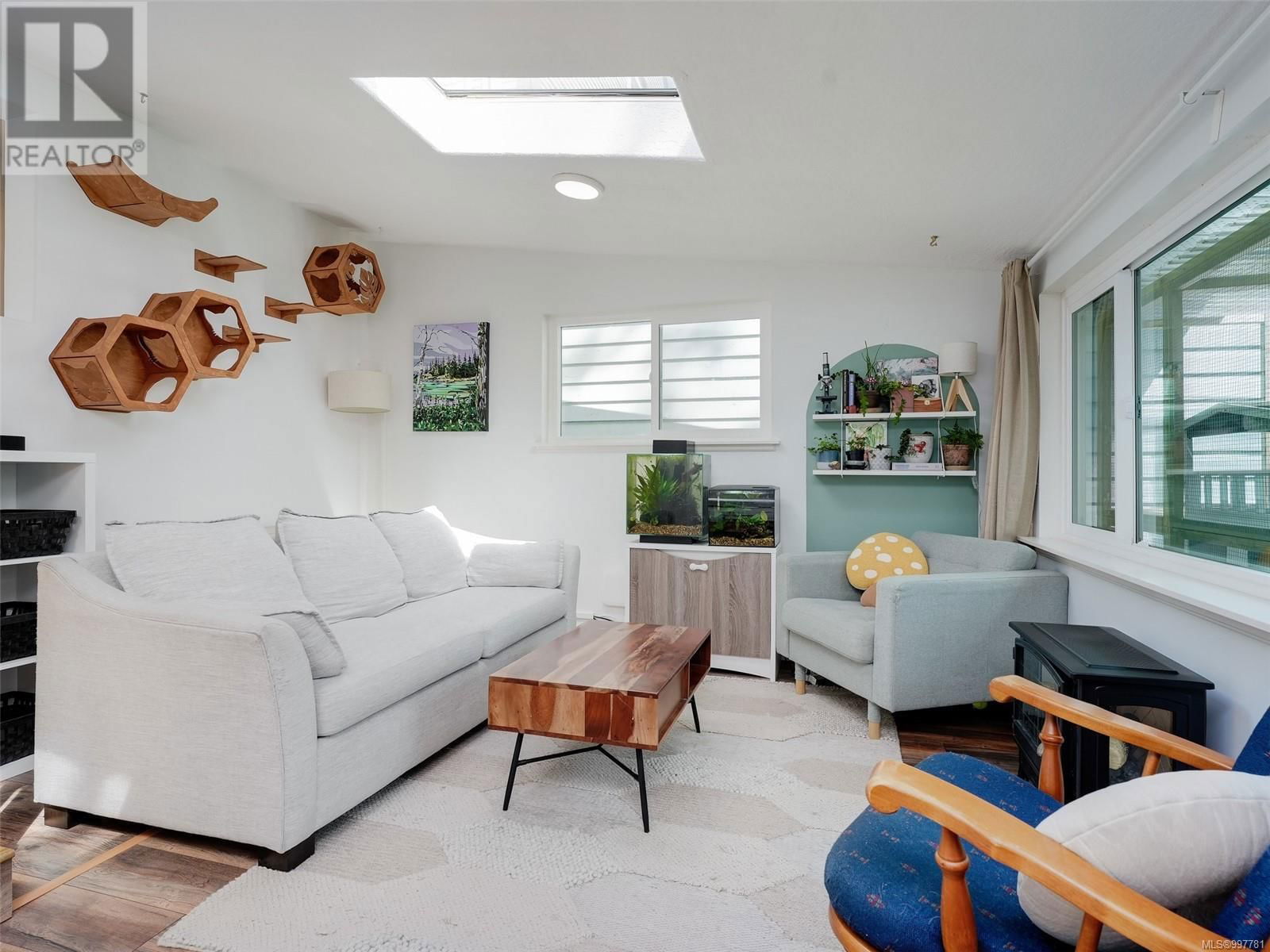 2551 PRIOR STREET Image 9