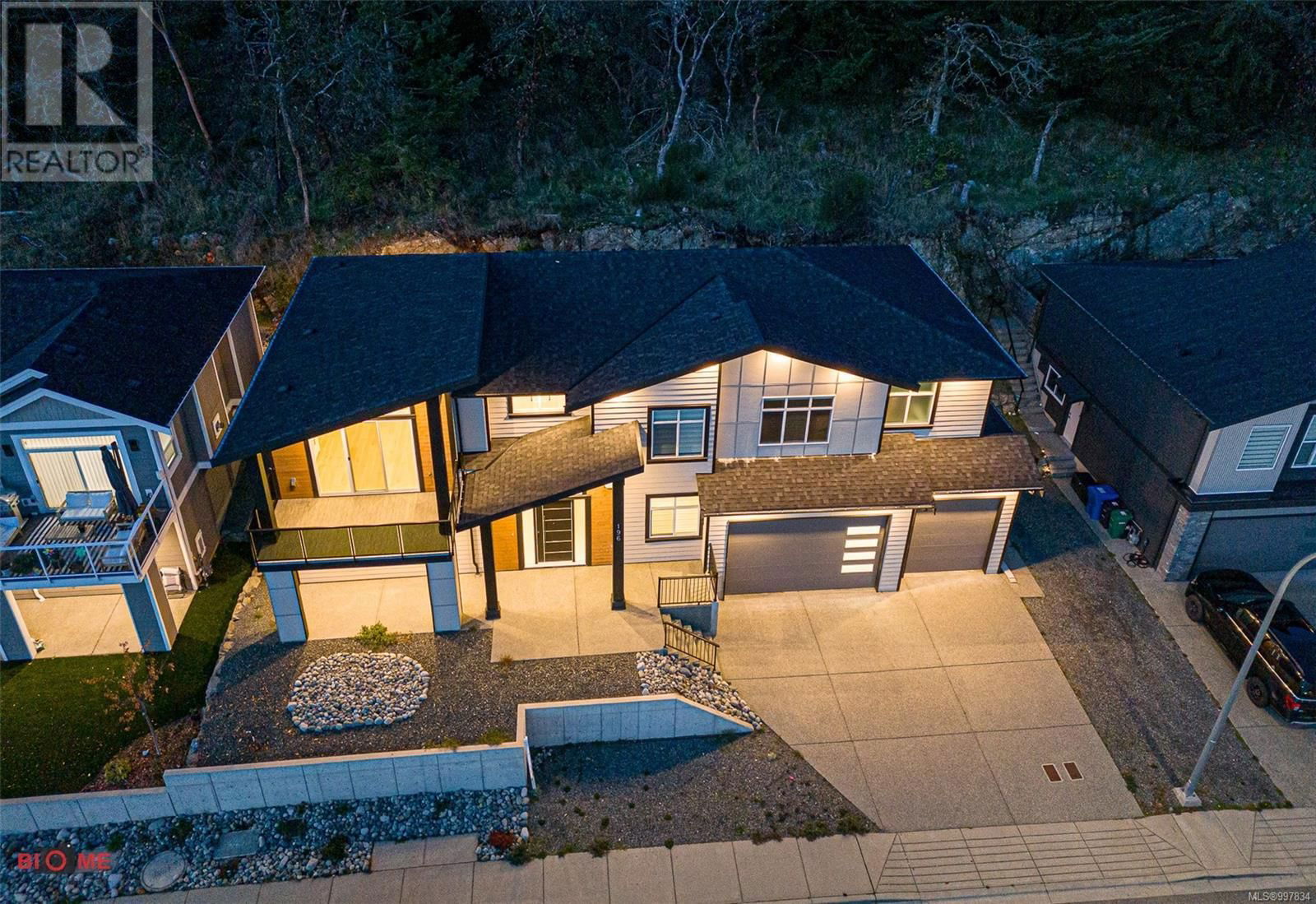 196 GOLDEN OAKS CRESCENT Image 2