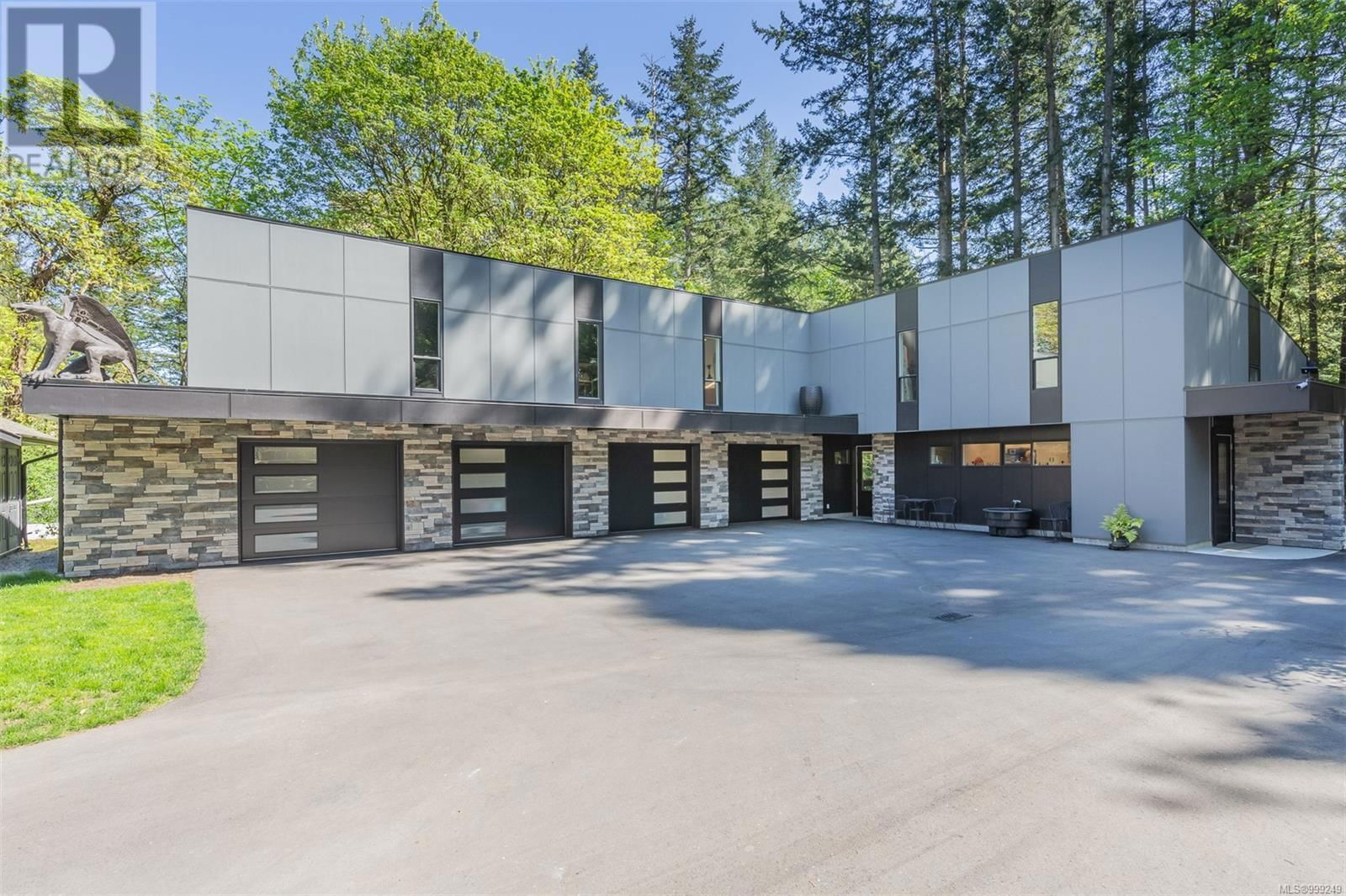 851 SAYWARD ROAD Image 2