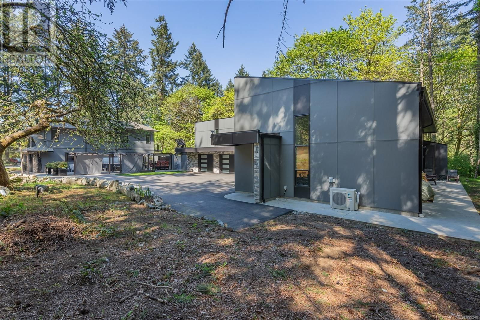 851 SAYWARD ROAD Image 51