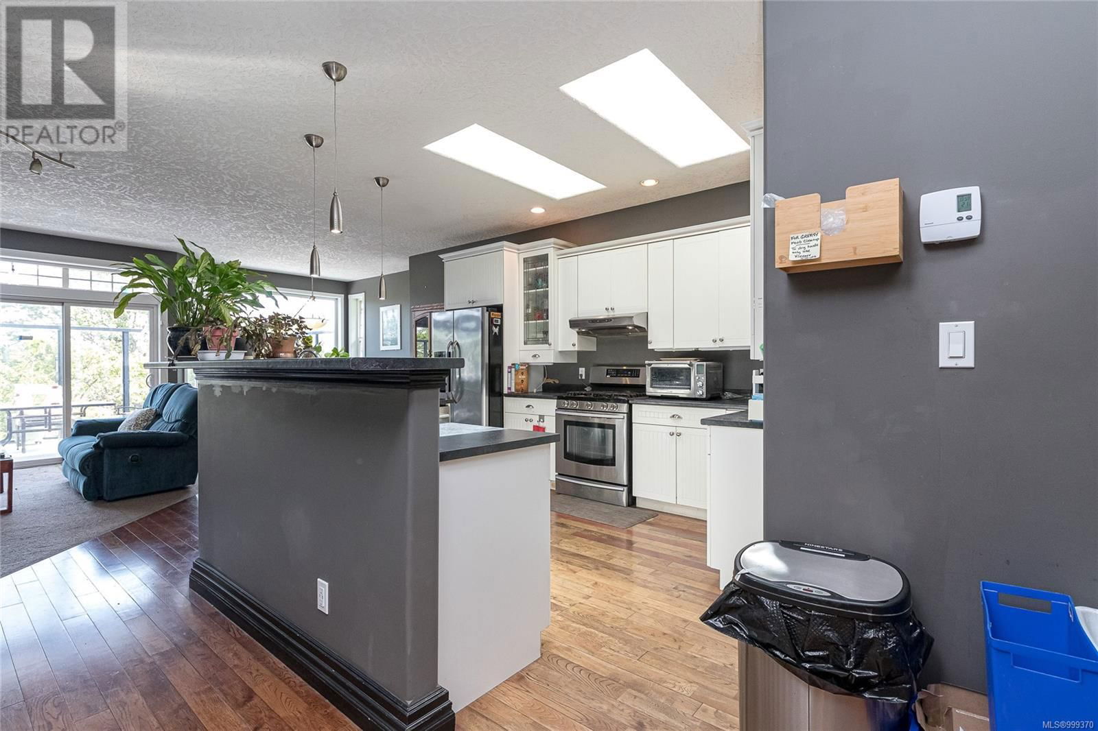 3831 ROWLAND AVENUE Image 10