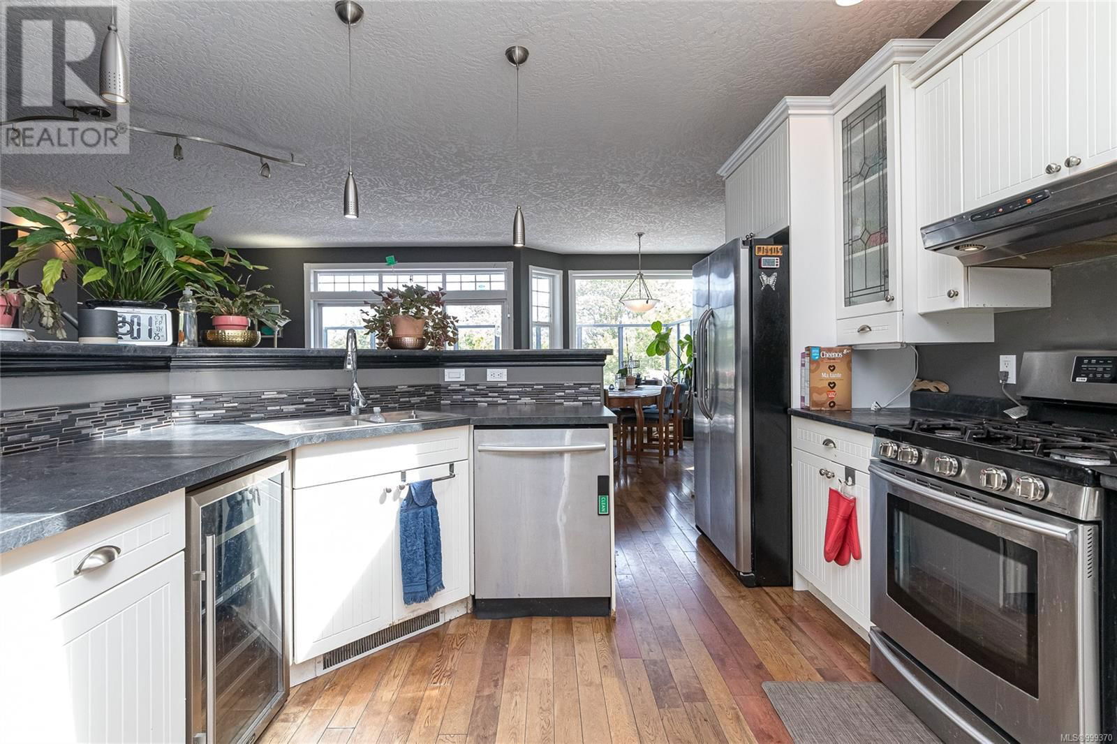 3831 ROWLAND AVENUE Image 11