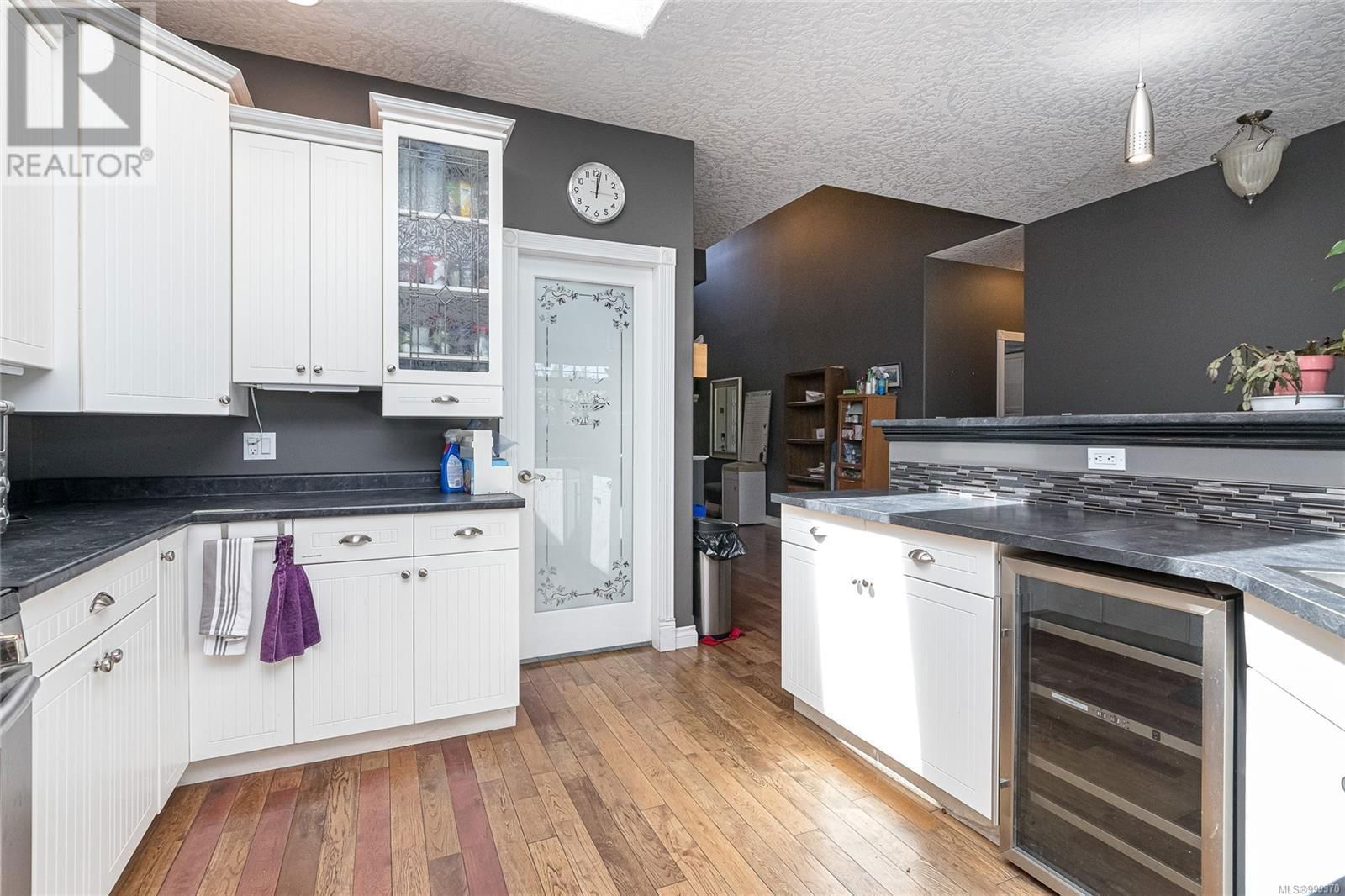 3831 ROWLAND AVENUE Image 12
